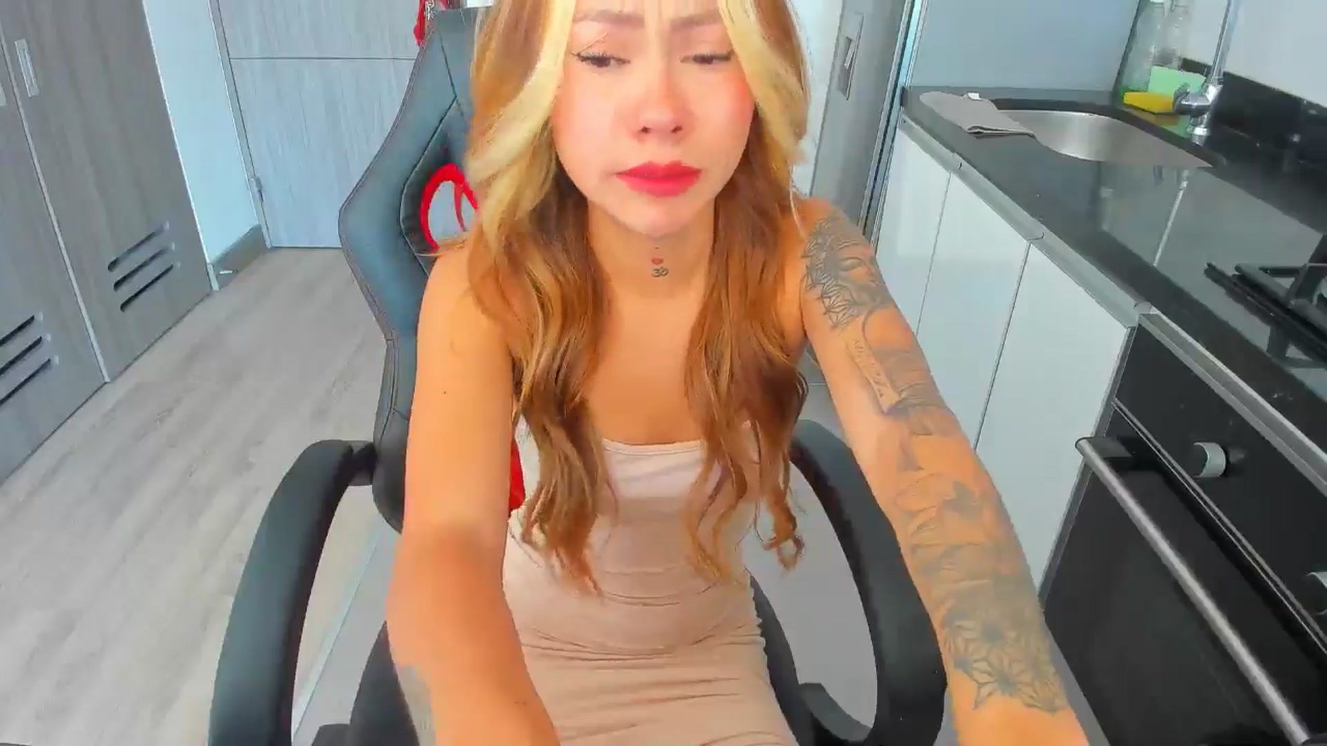 Gallery image thumbnail from Saritaa__'s myfreecams stream on, 10/25/2024, 13:21 image 4 of 20