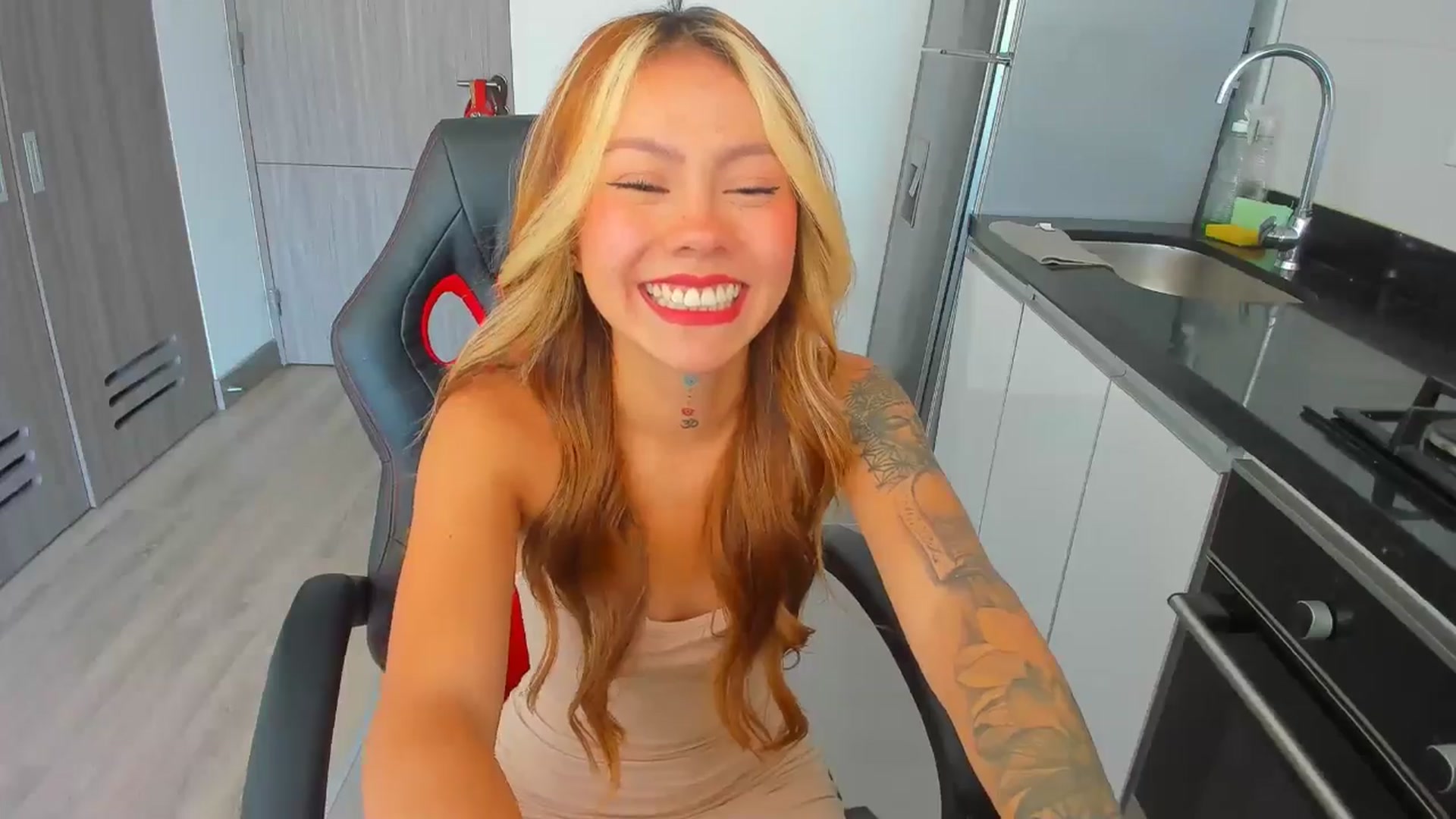 Gallery image thumbnail from Saritaa__'s myfreecams stream on, 10/25/2024, 13:21 image 12 of 20