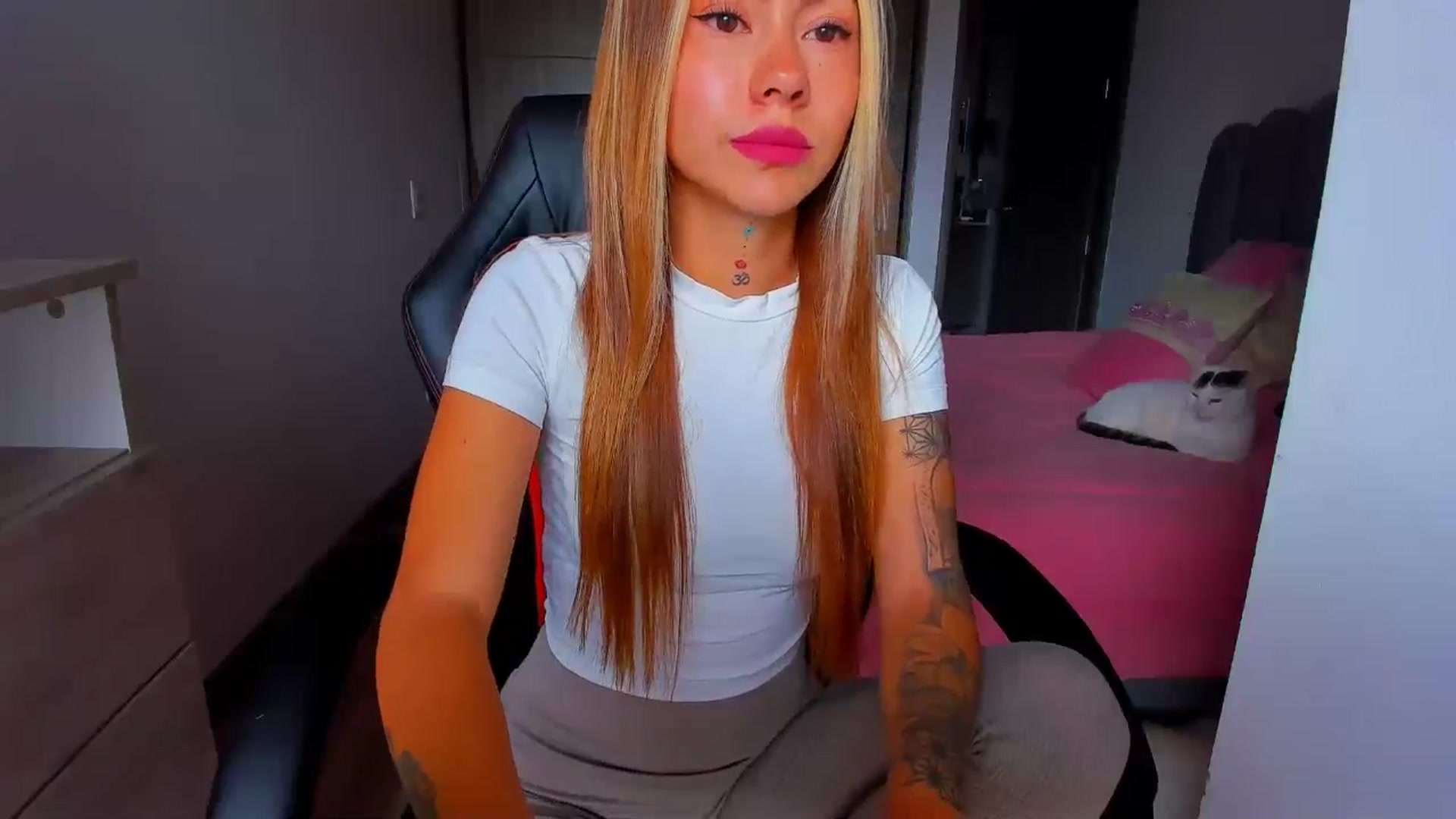 Gallery image thumbnail from Saritaa__'s myfreecams stream on, 10/27/2024, 15:41 image 2 of 20