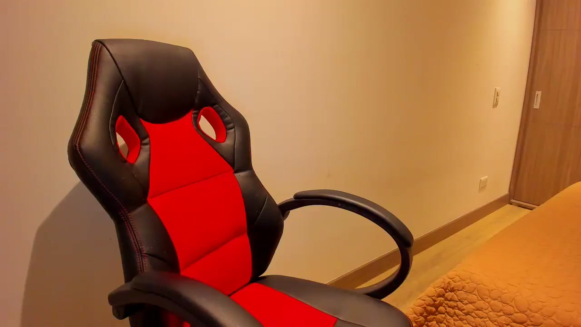 Gallery image thumbnail from Saritaa__'s myfreecams stream on, 04/10/2025, 24:44 image 13 of 20
