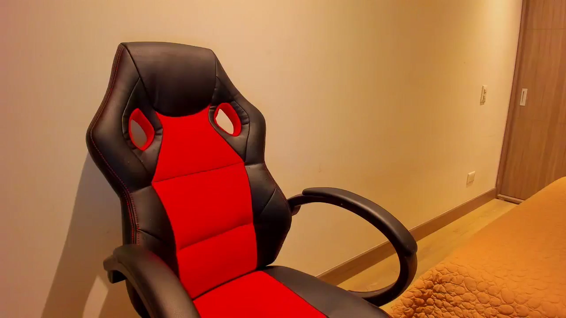 Gallery image thumbnail from Saritaa__'s myfreecams stream on, 04/10/2025, 24:44 image 19 of 20