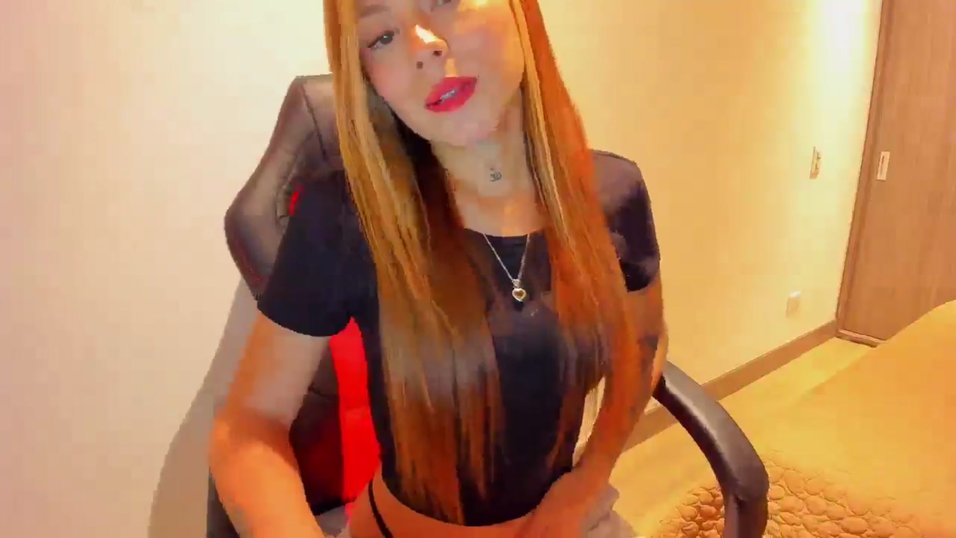 Gallery image thumbnail from Saritaa__'s myfreecams stream on, 04/10/2025, 24:44 image 8 of 20