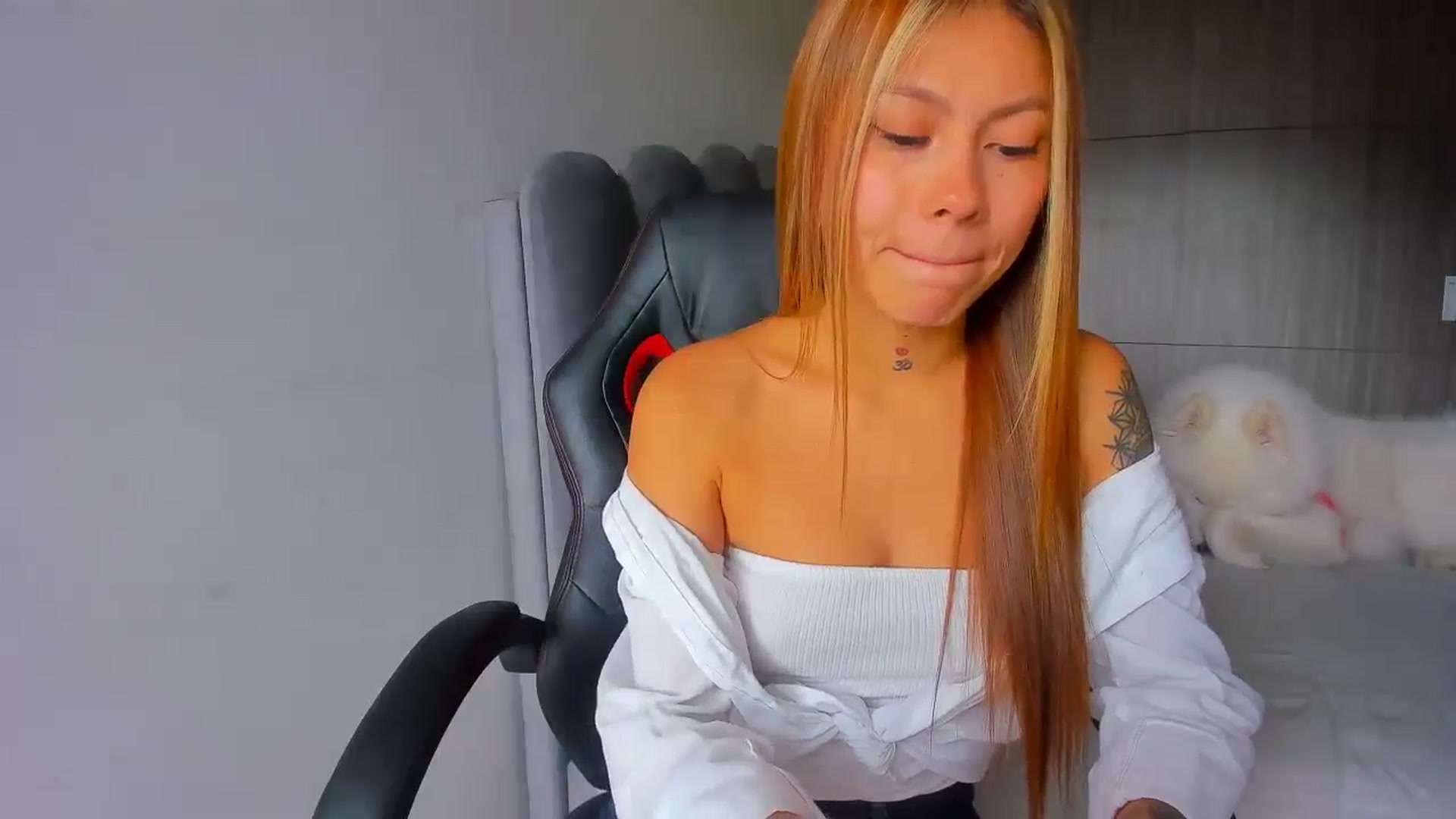 Gallery image thumbnail from Saritaa__'s myfreecams stream on, 05/10/2025, 15:05 image 4 of 20