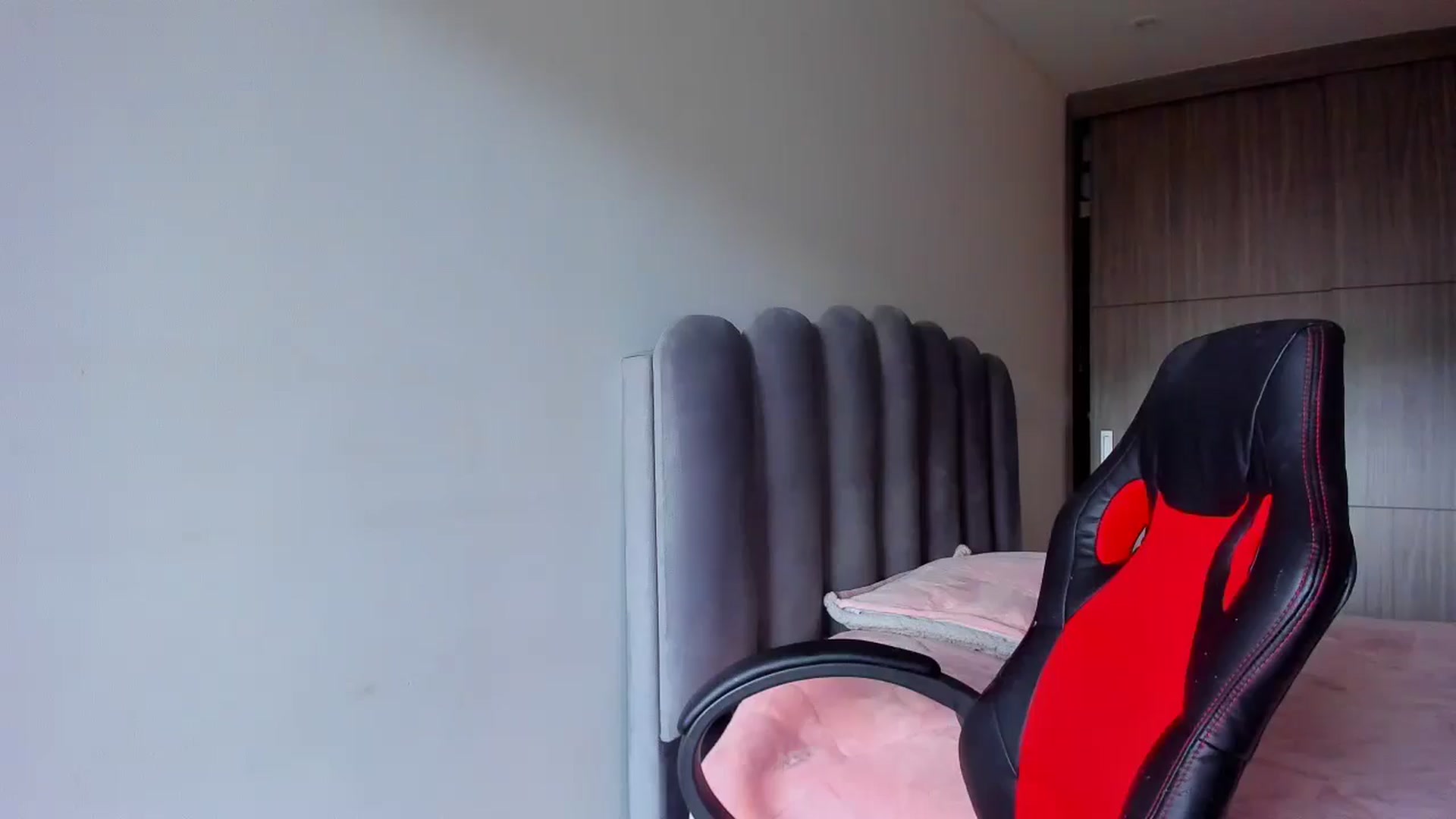 Gallery image thumbnail from Saritaa__'s myfreecams stream on, 05/27/2025, 23:09 image 3 of 20