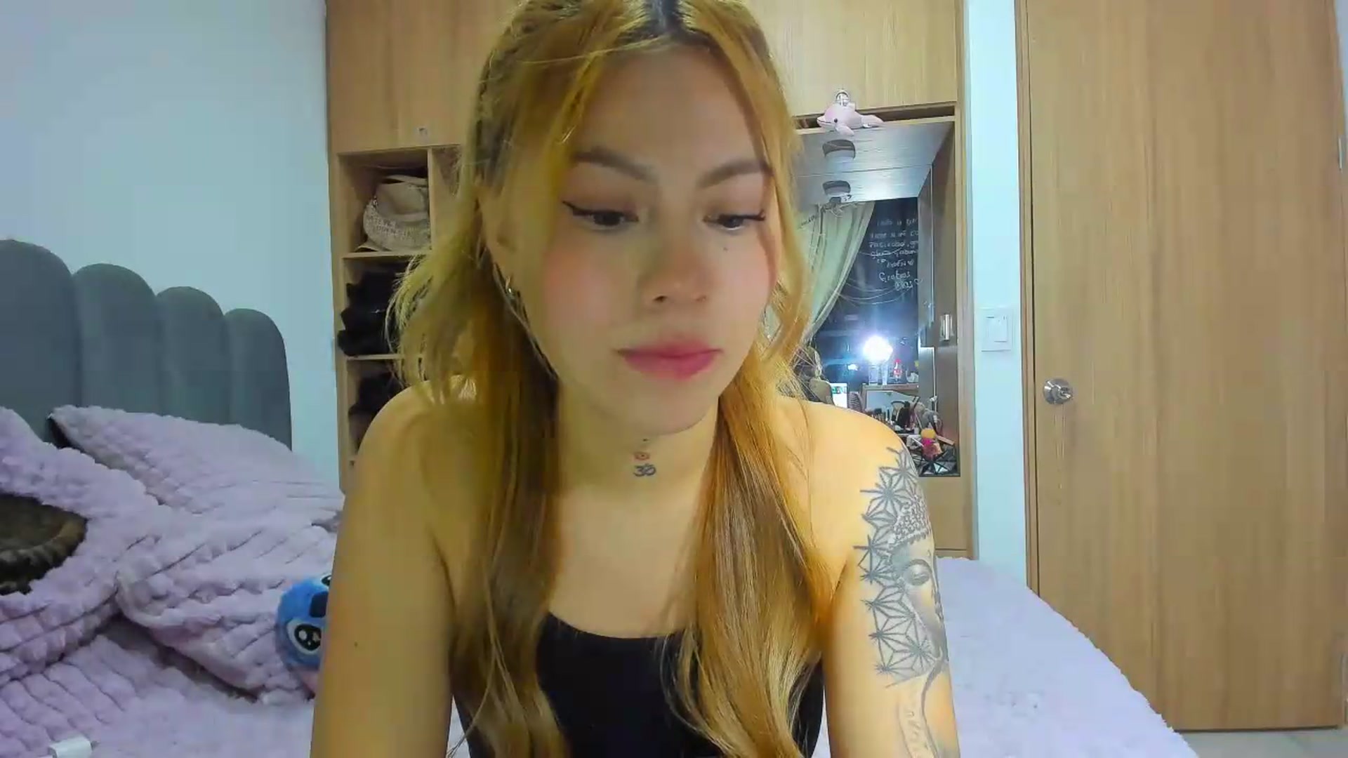 Gallery image thumbnail from Saritaa__'s myfreecams stream on, 05/19/2026, 24:33 image 15 of 20