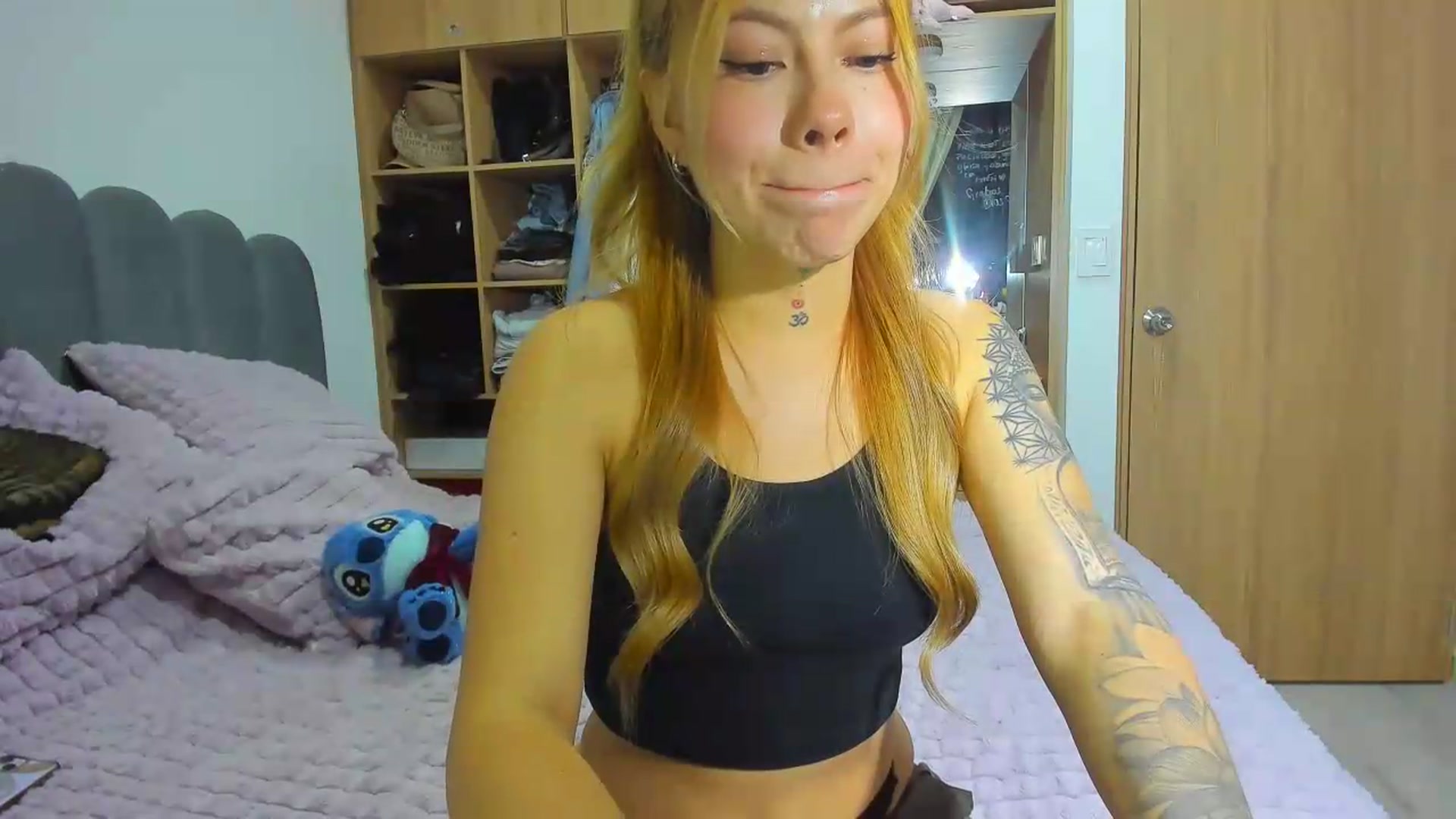 Gallery image thumbnail from Saritaa__'s myfreecams stream on, 05/19/2026, 24:33 image 3 of 20