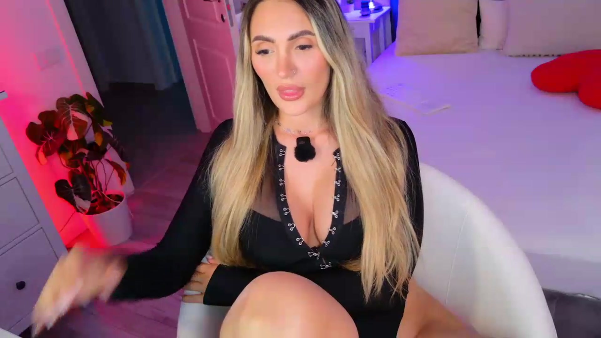Gallery image thumbnail from SashaElite's myfreecams stream on, 08/24/2026, 03:38 image 3 of 20