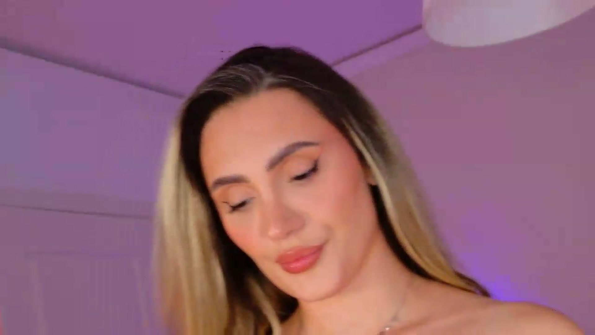 Gallery image thumbnail from SashaElite's myfreecams stream on, 09/21/2026, 01:32 image 6 of 20