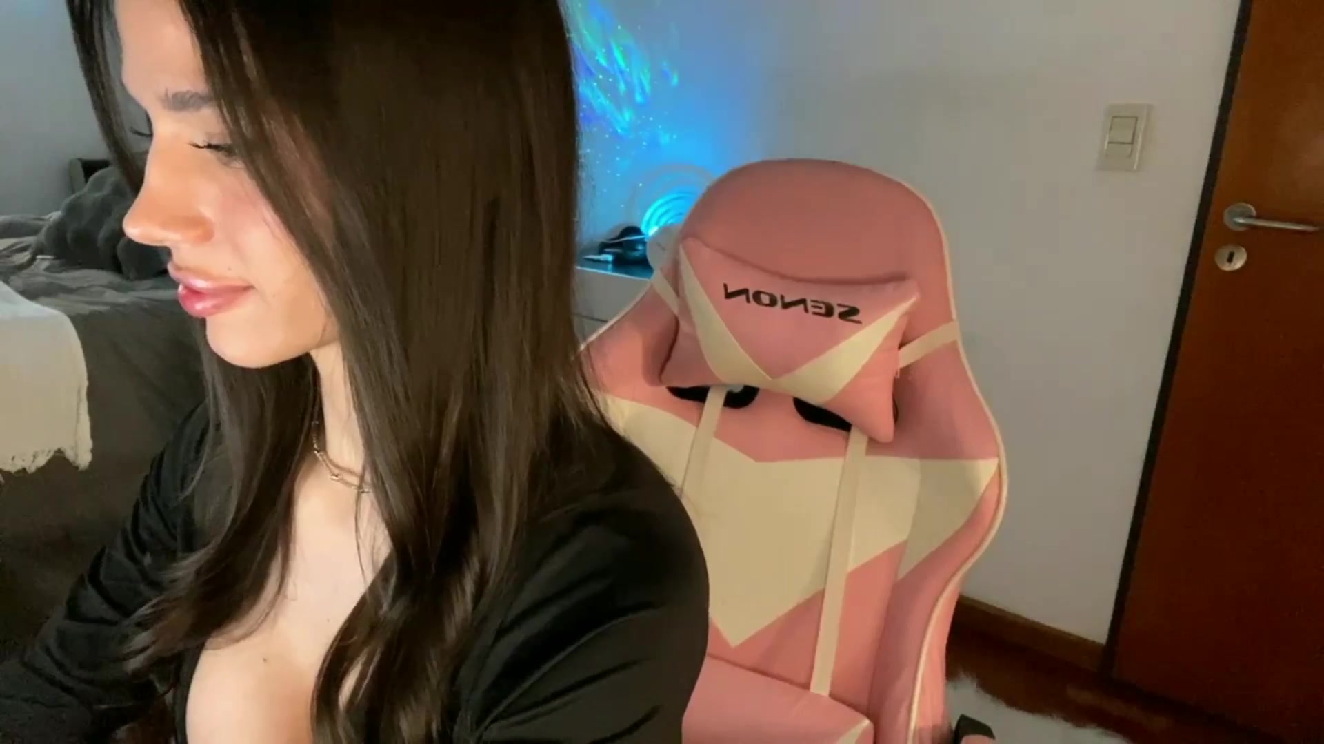 Gallery image thumbnail from SashaEmber's myfreecams stream on, 09/23/2025, 18:00 image 20 of 20