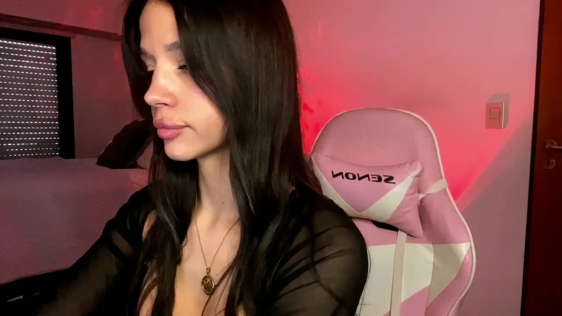 Gallery image thumbnail from SashaEmber's myfreecams stream on, 04/21/2026, 16:32 image 17 of 20