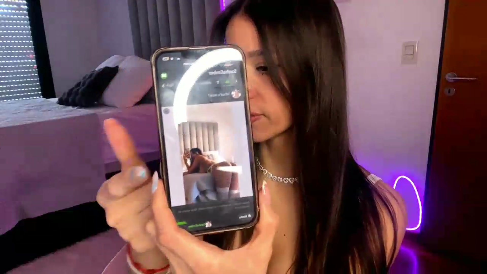 Gallery image thumbnail from SashaEmber's myfreecams stream on, 05/19/2026, 15:58 image 8 of 20