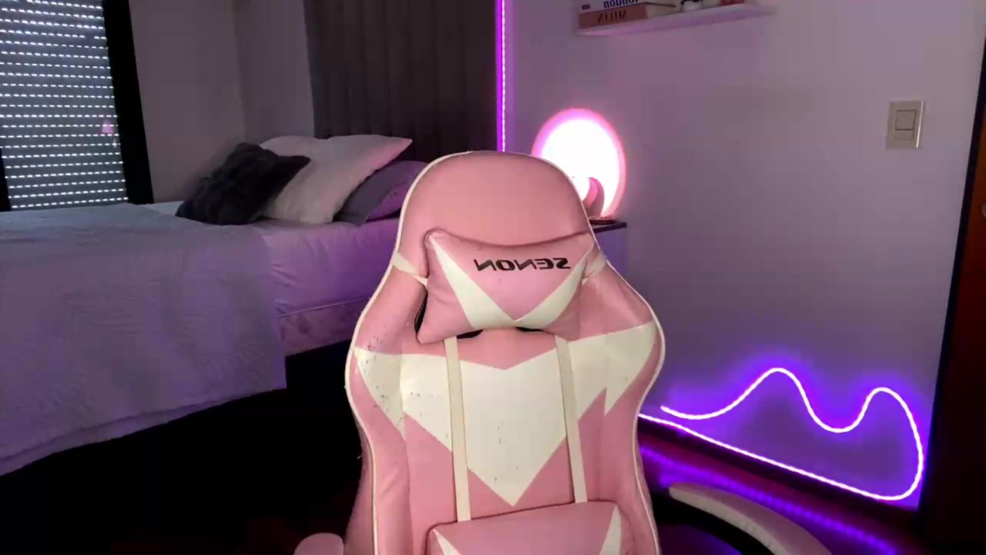 Gallery image thumbnail from SashaEmber's myfreecams stream on, 06/21/2026, 17:46 image 13 of 20