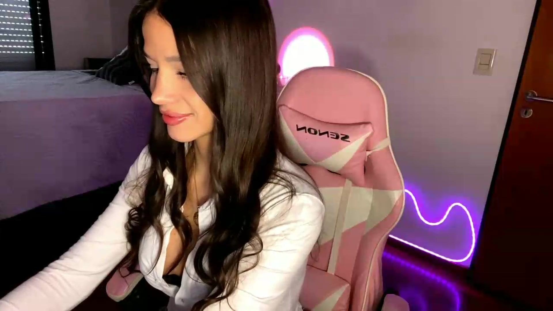 Gallery image thumbnail from SashaEmber's myfreecams stream on, 06/24/2026, 15:27 image 9 of 20