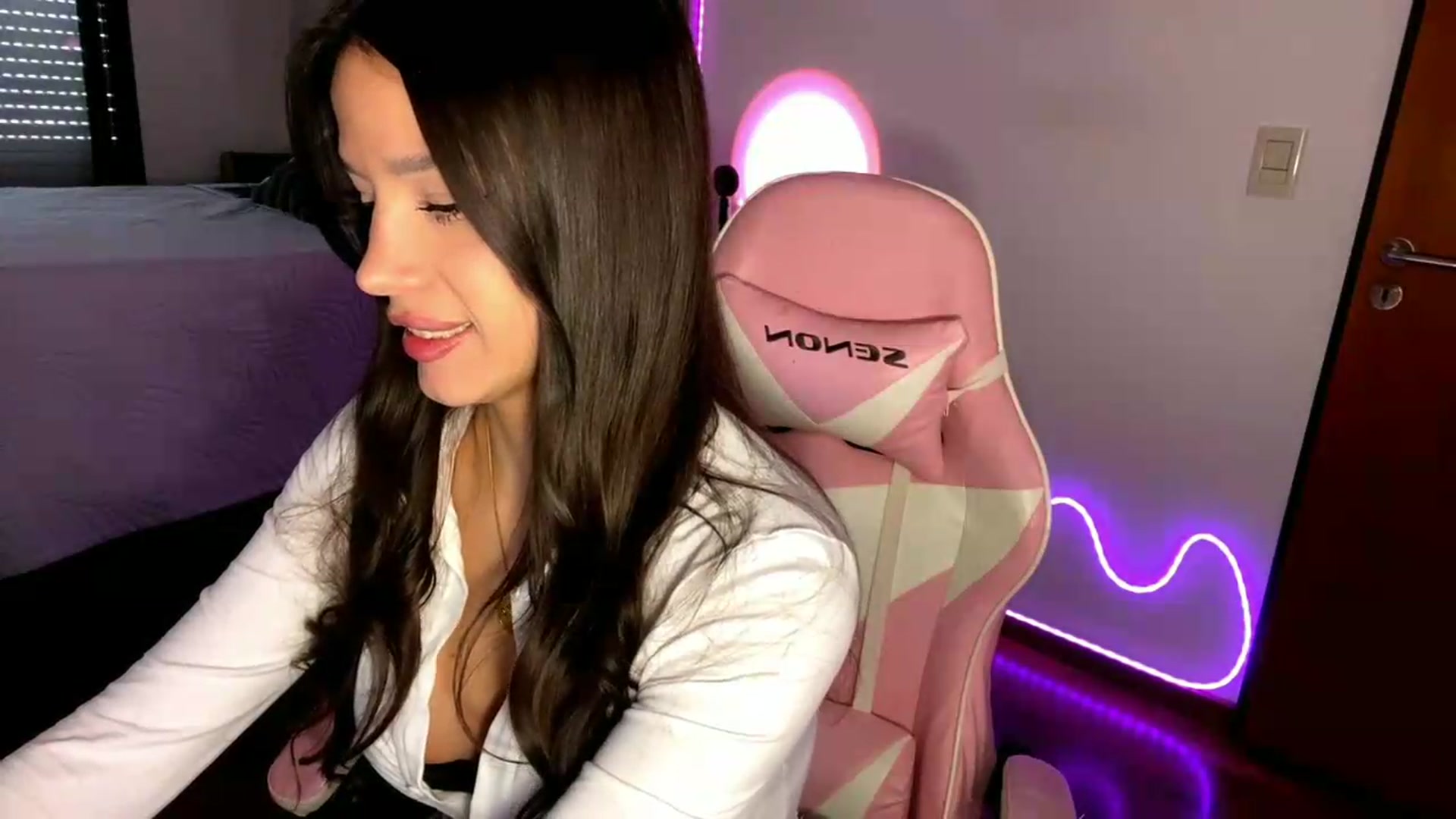 Gallery image thumbnail from SashaEmber's myfreecams stream on, 06/24/2026, 15:27 image 7 of 20