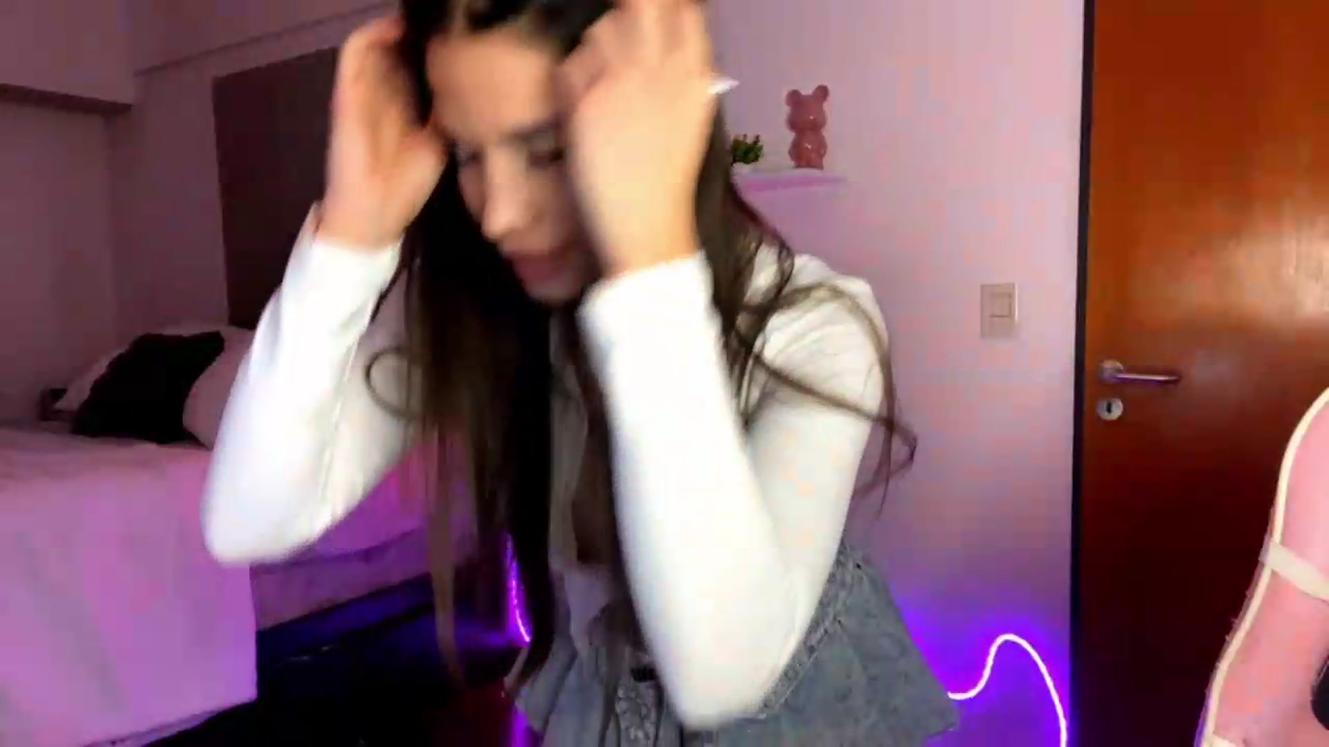 Gallery image thumbnail from SashaEmber's myfreecams stream on, 07/08/2026, 01:51 image 18 of 20