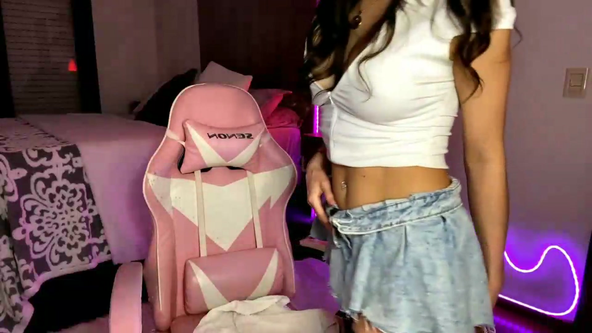 Gallery image thumbnail from SashaEmber's myfreecams stream on, 07/10/2026, 02:45 image 19 of 20