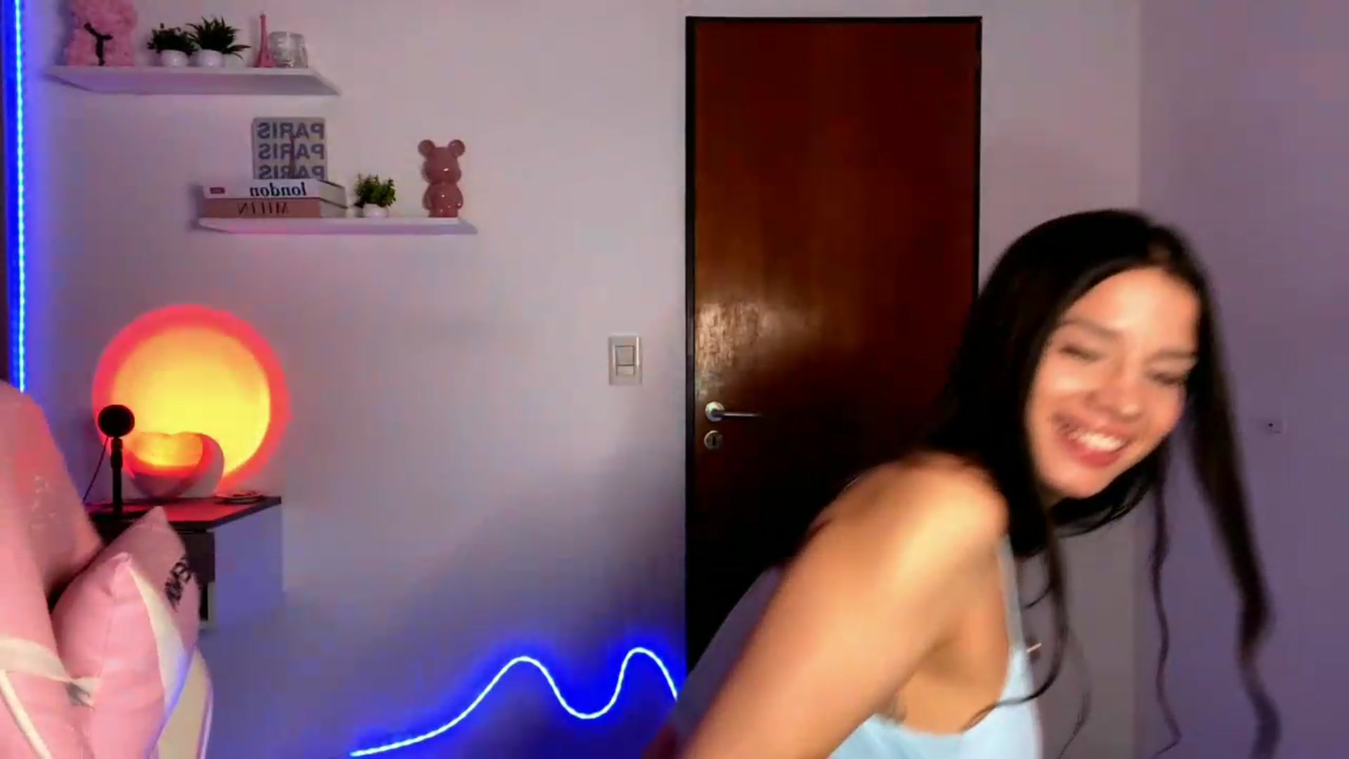 Gallery image thumbnail from SashaEmber's myfreecams stream on, 07/17/2026, 02:36 image 18 of 20