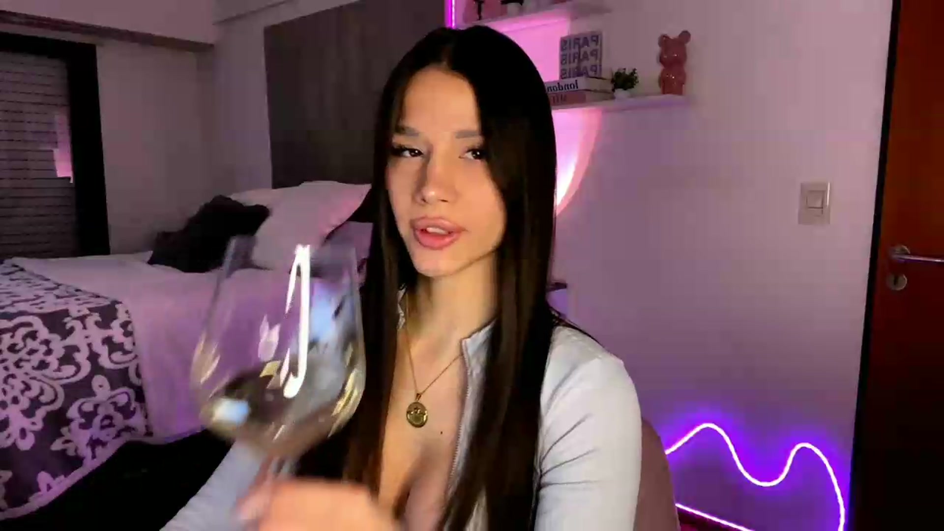 Gallery image thumbnail from SashaEmber's myfreecams stream on, 08/09/2026, 01:45 image 4 of 20