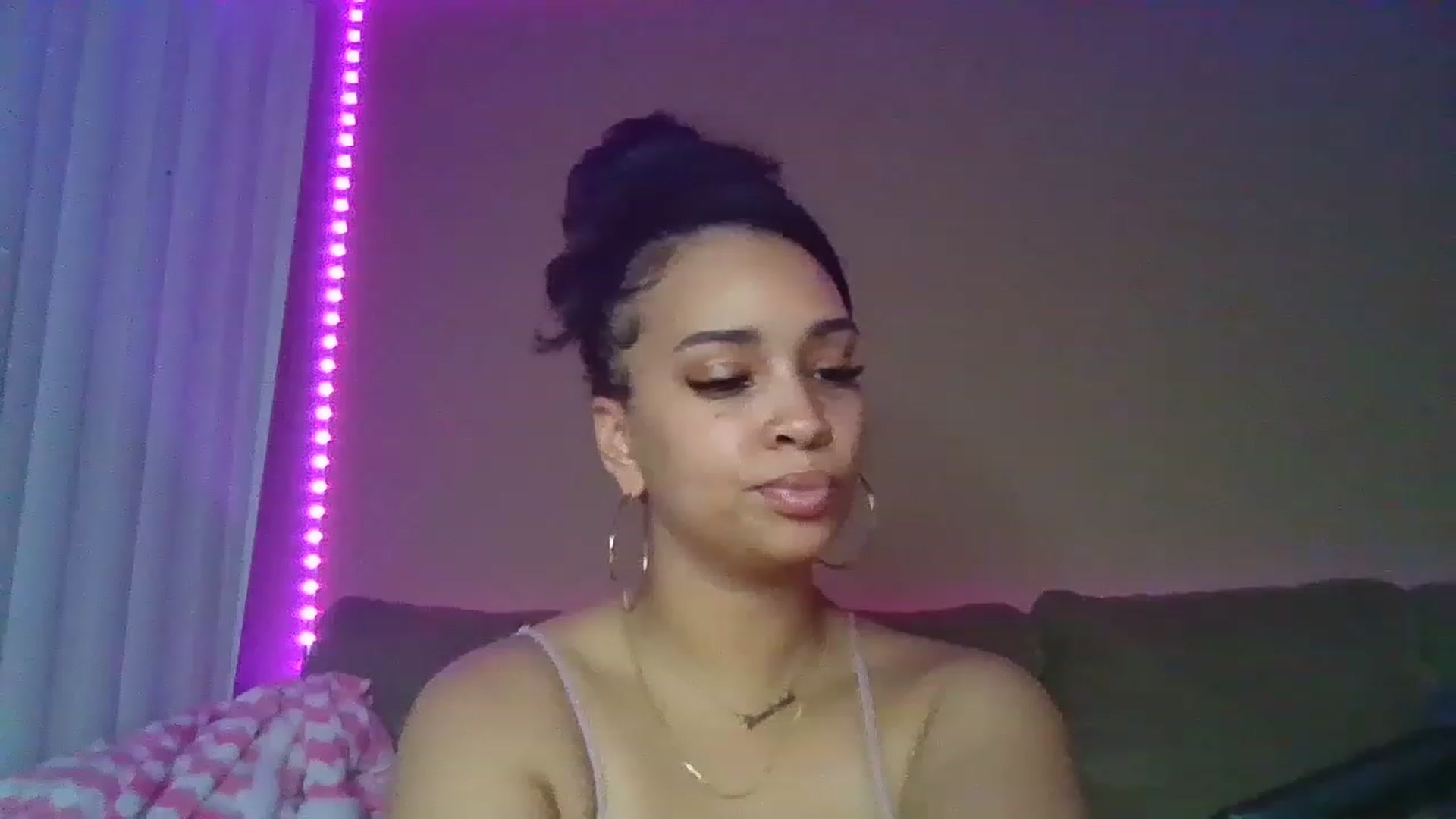 Gallery image thumbnail from SashaEstrella's myfreecams stream on, 02/24/2023, 23:59 image 12 of 20