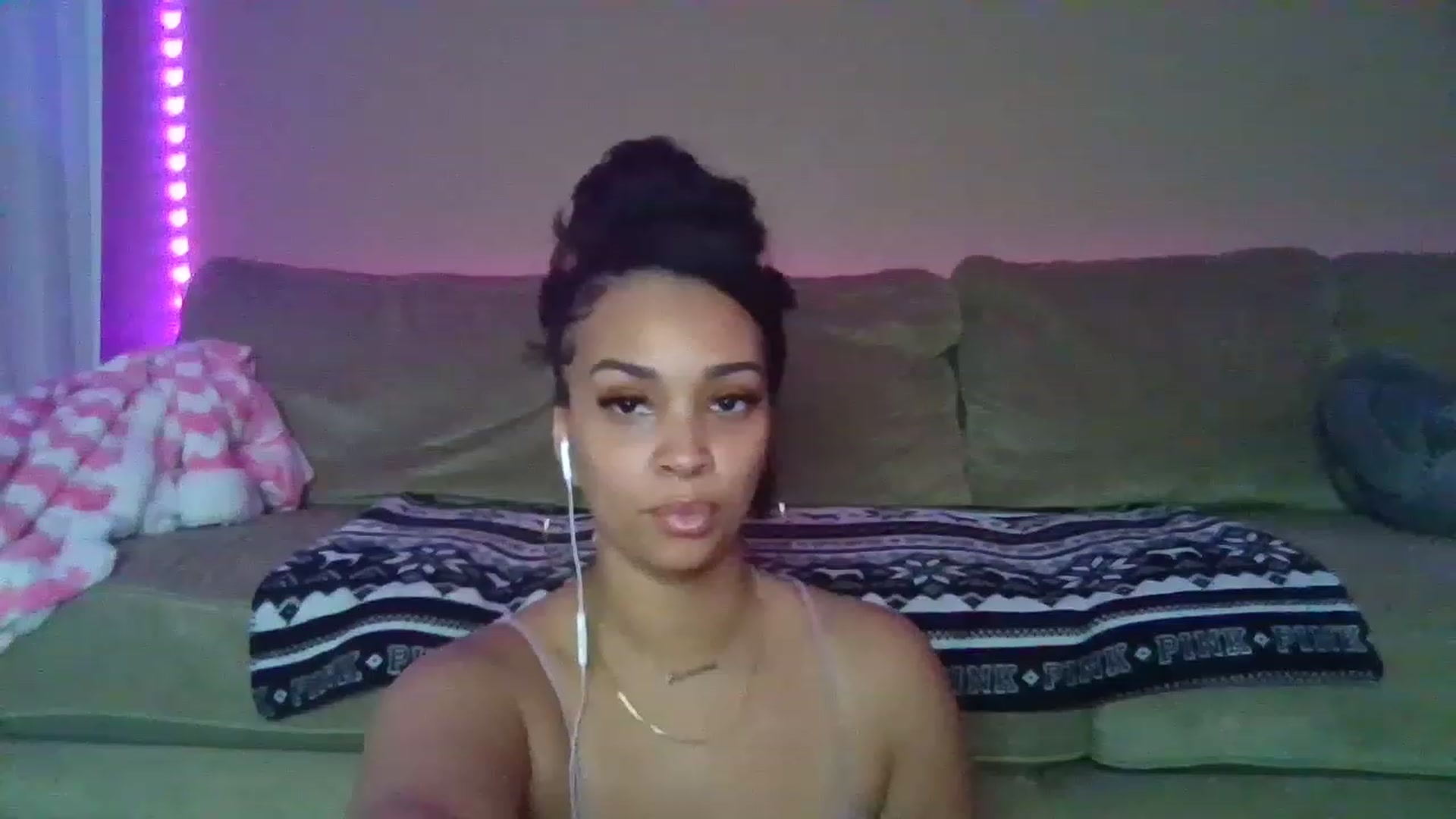 Gallery image thumbnail from SashaEstrella's myfreecams stream on, 02/24/2023, 23:59 image 18 of 20