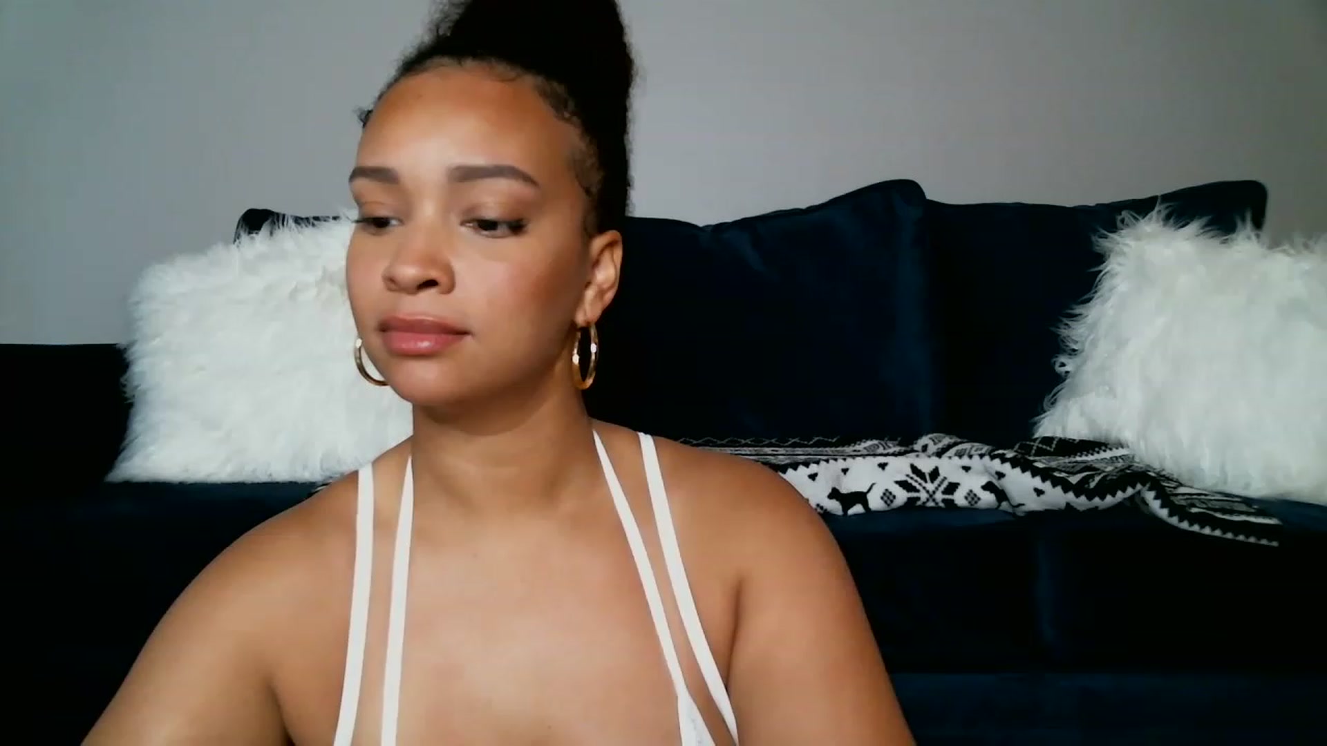 Gallery image thumbnail from SashaEstrella's myfreecams stream on, 03/27/2023, 15:44 image 2 of 20