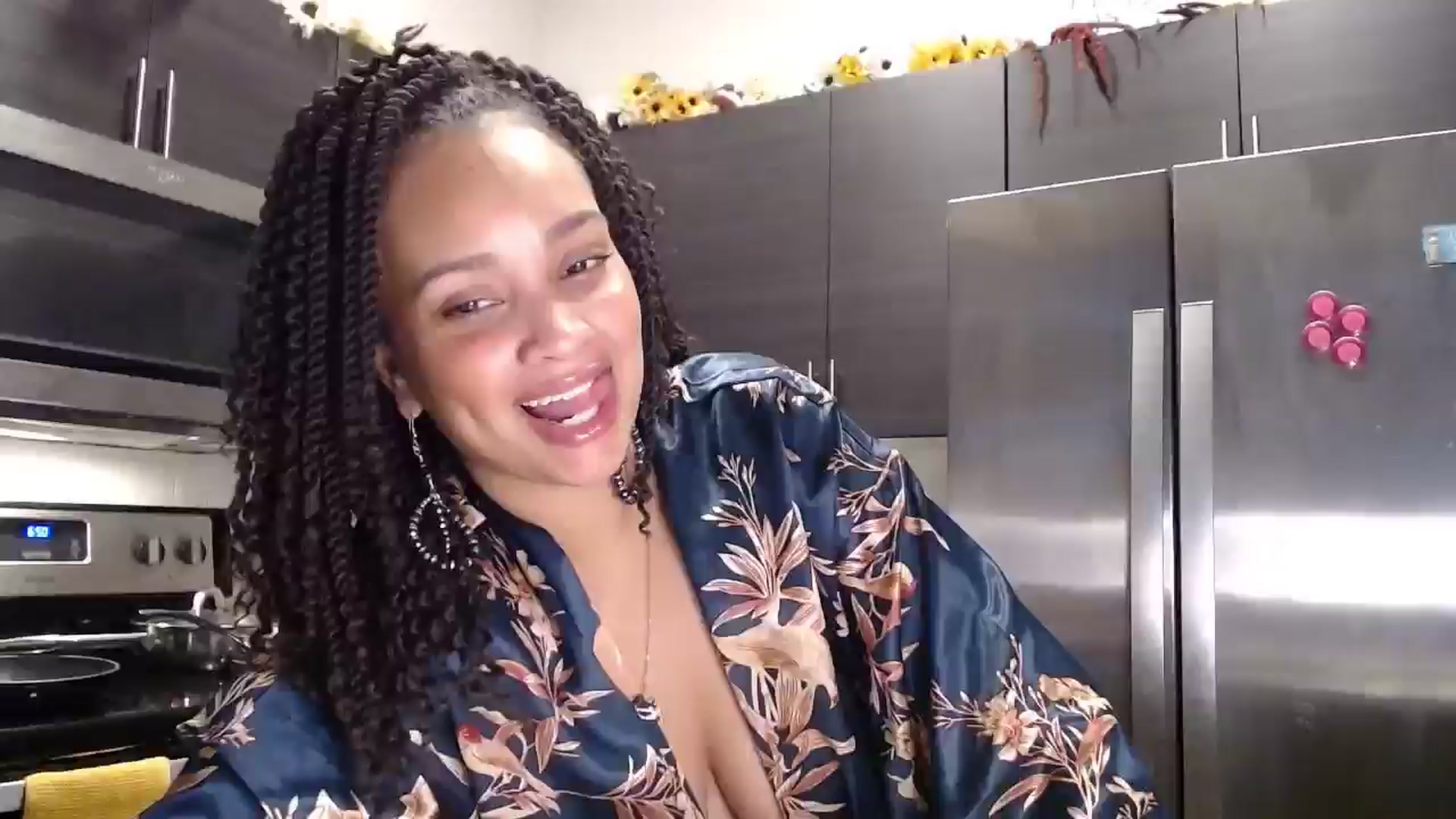 Gallery image thumbnail from SashaEstrella's myfreecams stream on, 10/16/2024, 12:24 image 5 of 20