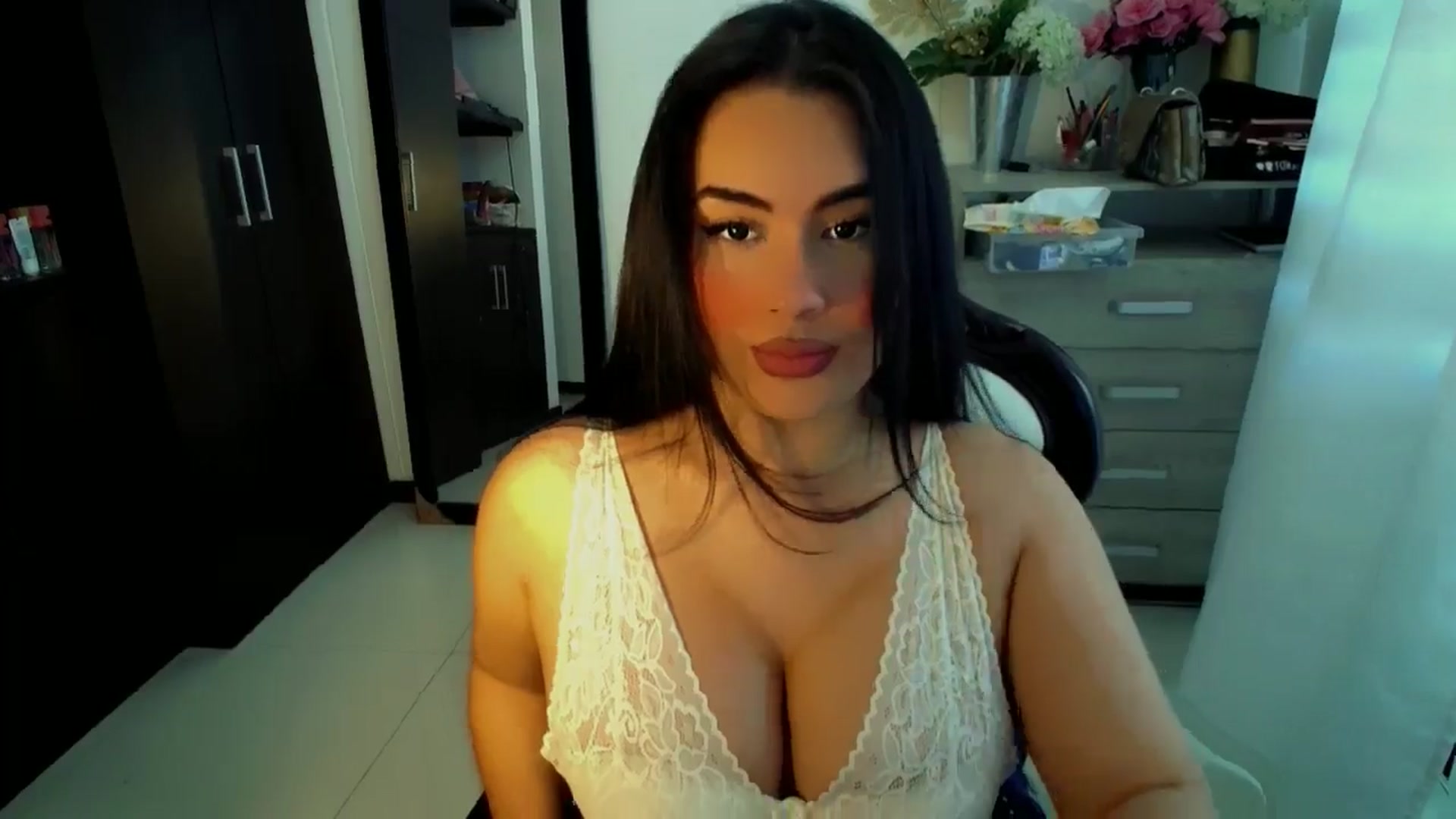 Gallery image thumbnail from SashaGreeyy's myfreecams stream on, 12/05/2024, 19:05 image 3 of 20
