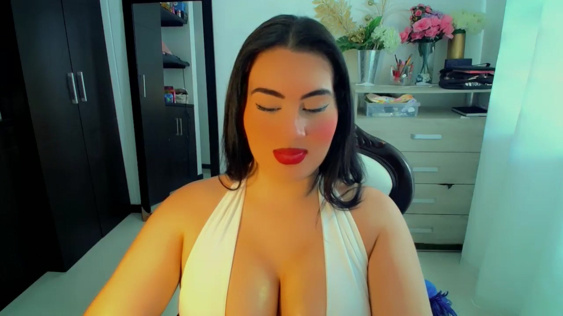 Gallery image thumbnail from SashaGreeyy's myfreecams stream on, 12/06/2024, 19:17 image 7 of 20