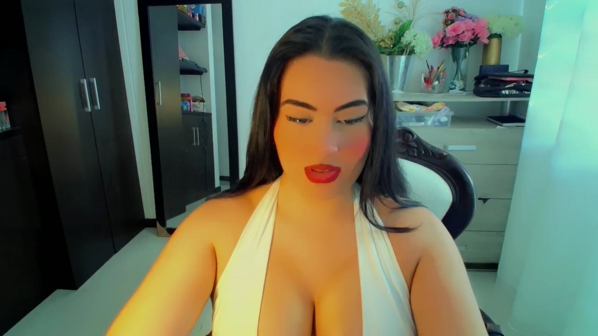 Gallery image thumbnail from SashaGreeyy's myfreecams stream on, 12/06/2024, 19:17 image 10 of 20
