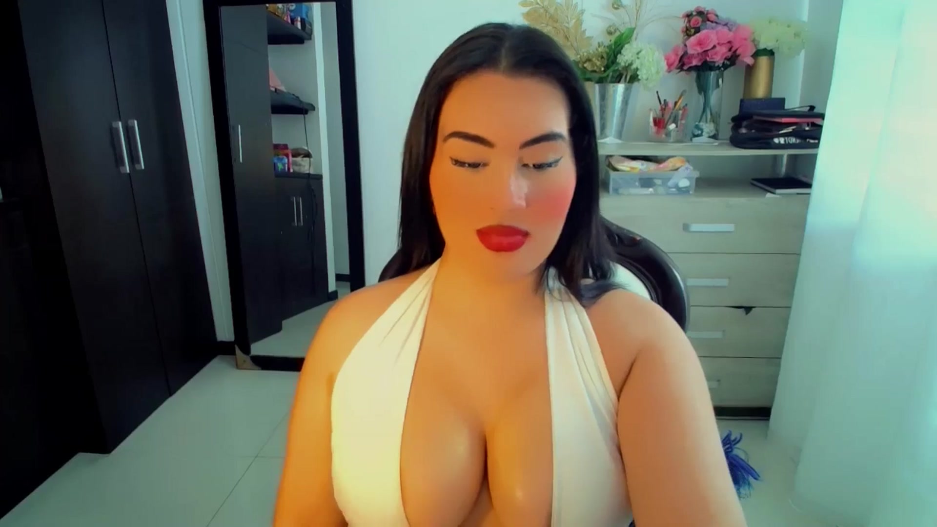Gallery image thumbnail from SashaGreeyy's myfreecams stream on, 12/06/2024, 19:17 image 4 of 20