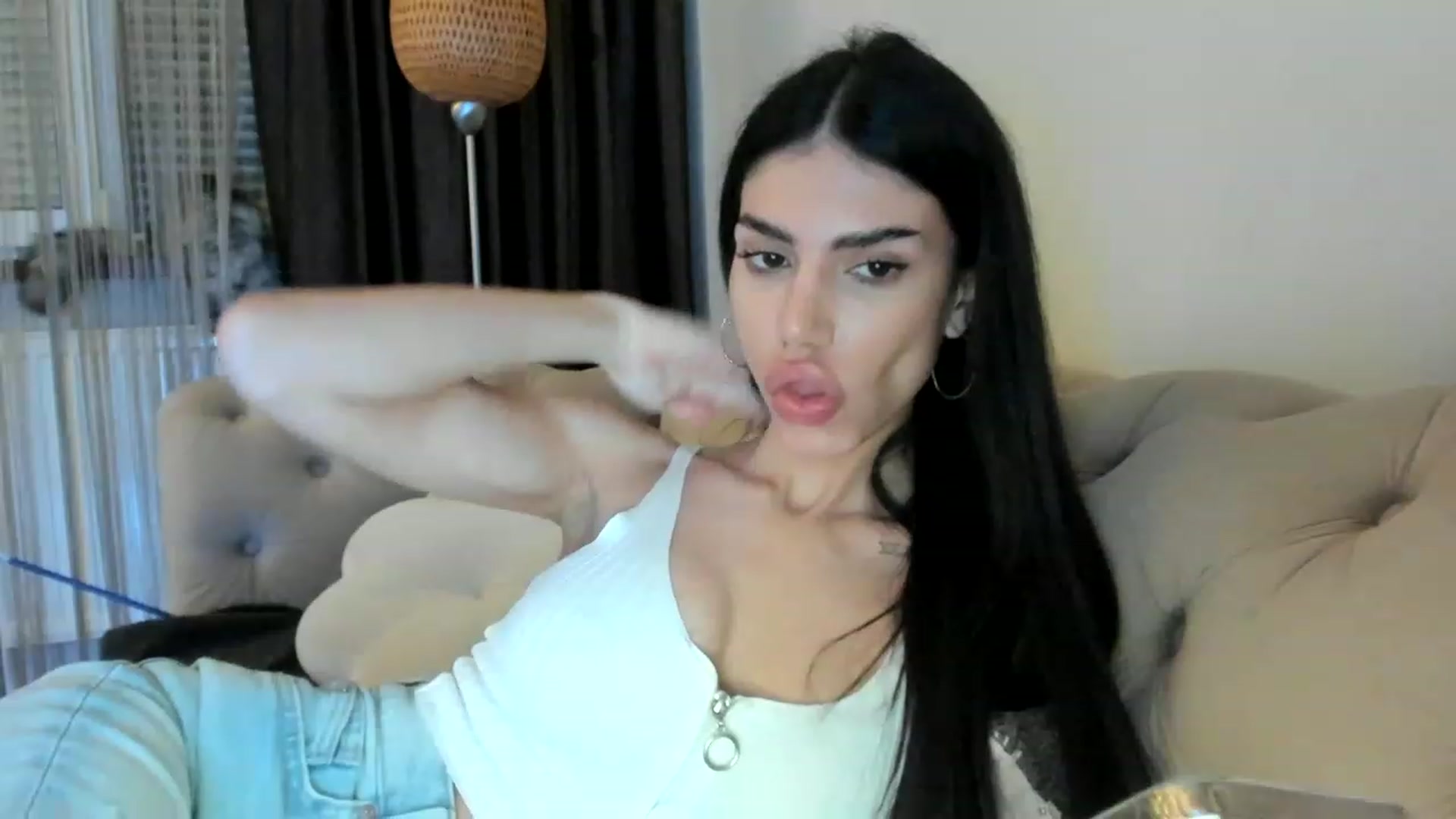 Gallery image thumbnail from SashaLopez's myfreecams stream on, 05/05/2023, 22:53 image 3 of 20