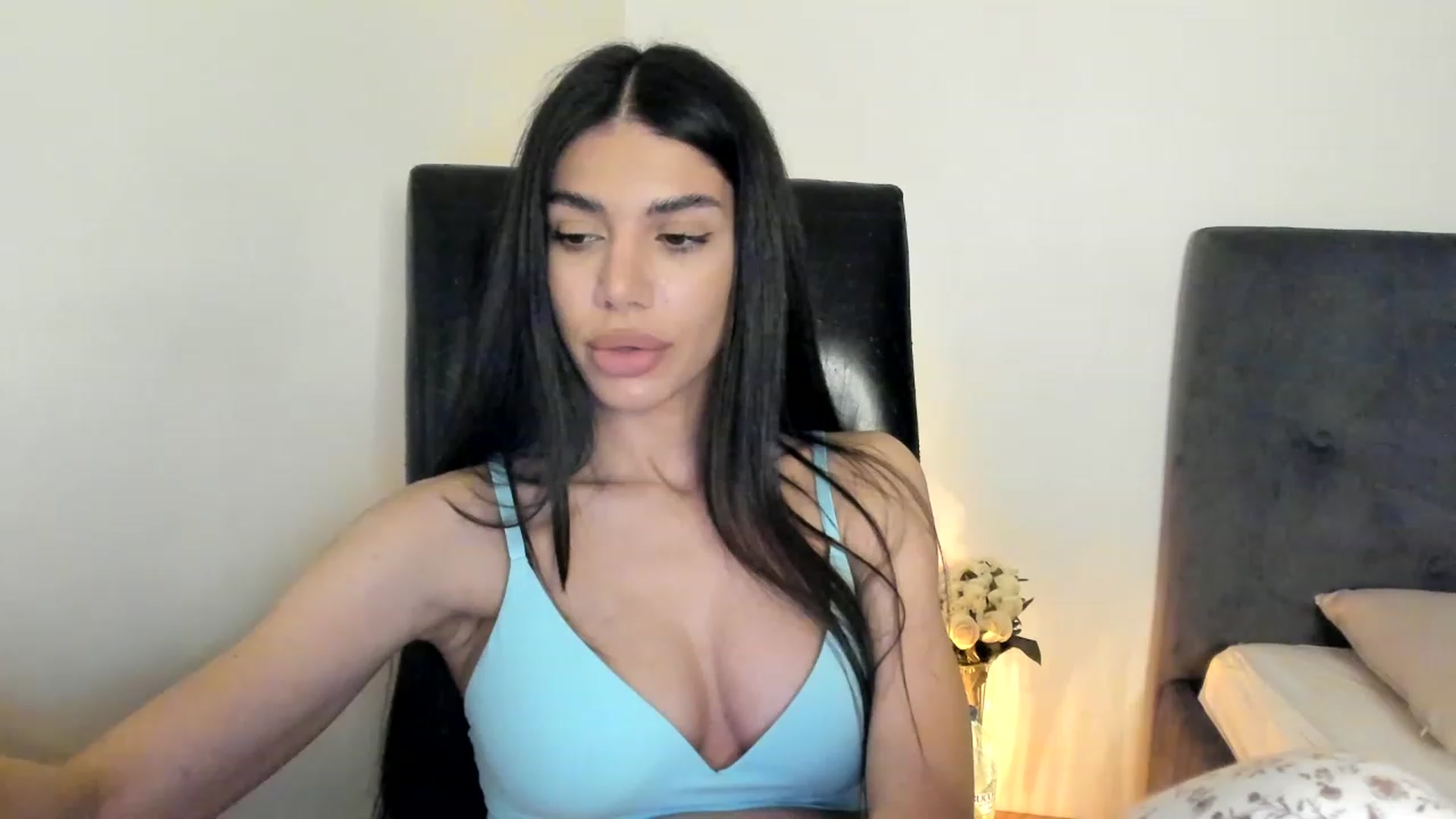 Gallery image thumbnail from SashaLopez's myfreecams stream on, 06/04/2023, 19:36 image 11 of 20
