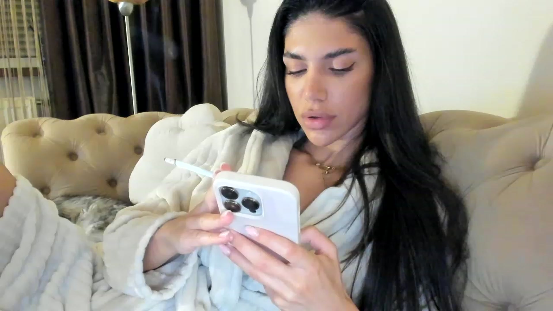 Gallery image thumbnail from SashaLopez's myfreecams stream on, 06/19/2023, 20:06 image 16 of 20