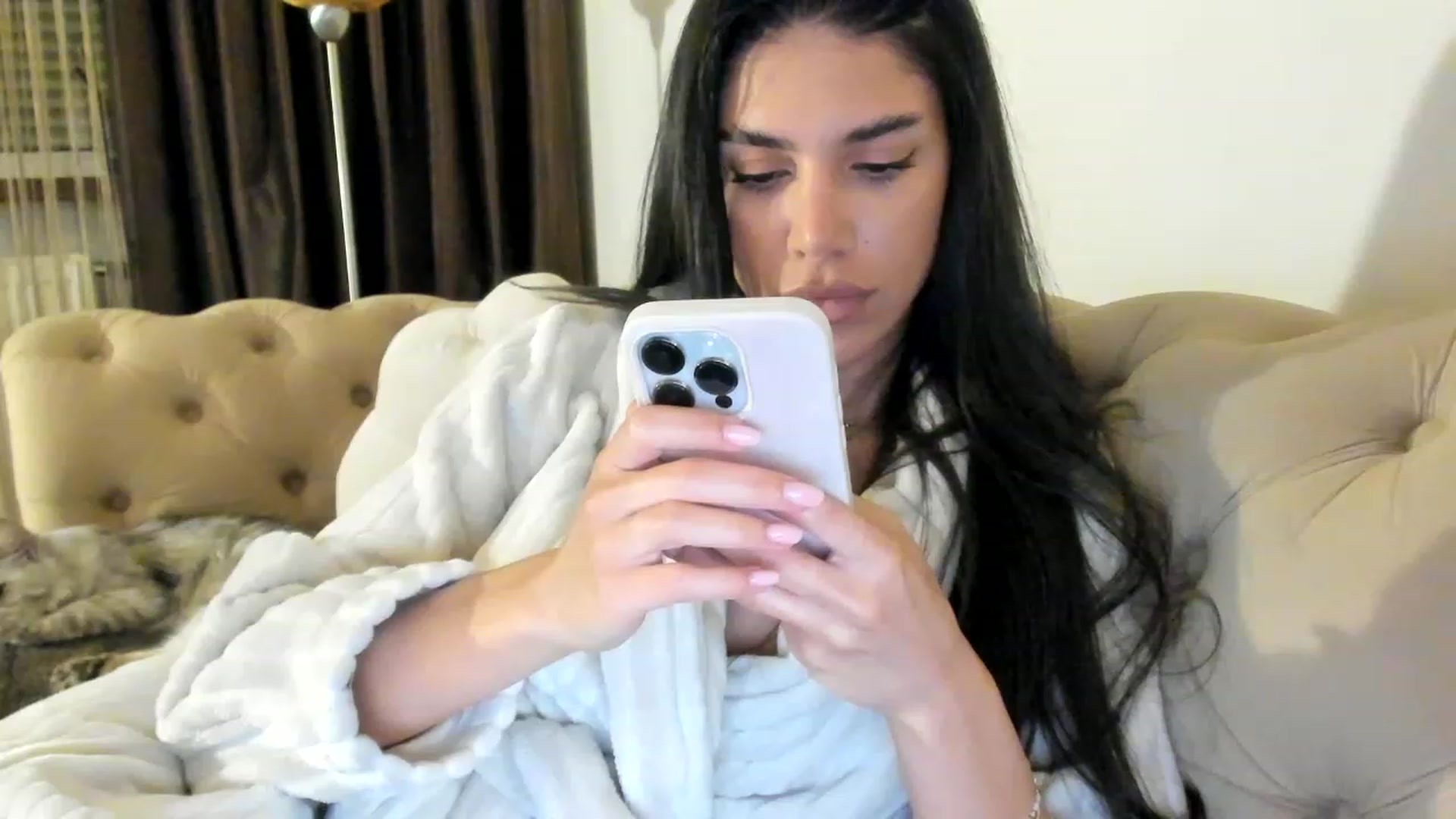 Gallery image thumbnail from SashaLopez's myfreecams stream on, 06/19/2023, 20:06 image 19 of 20