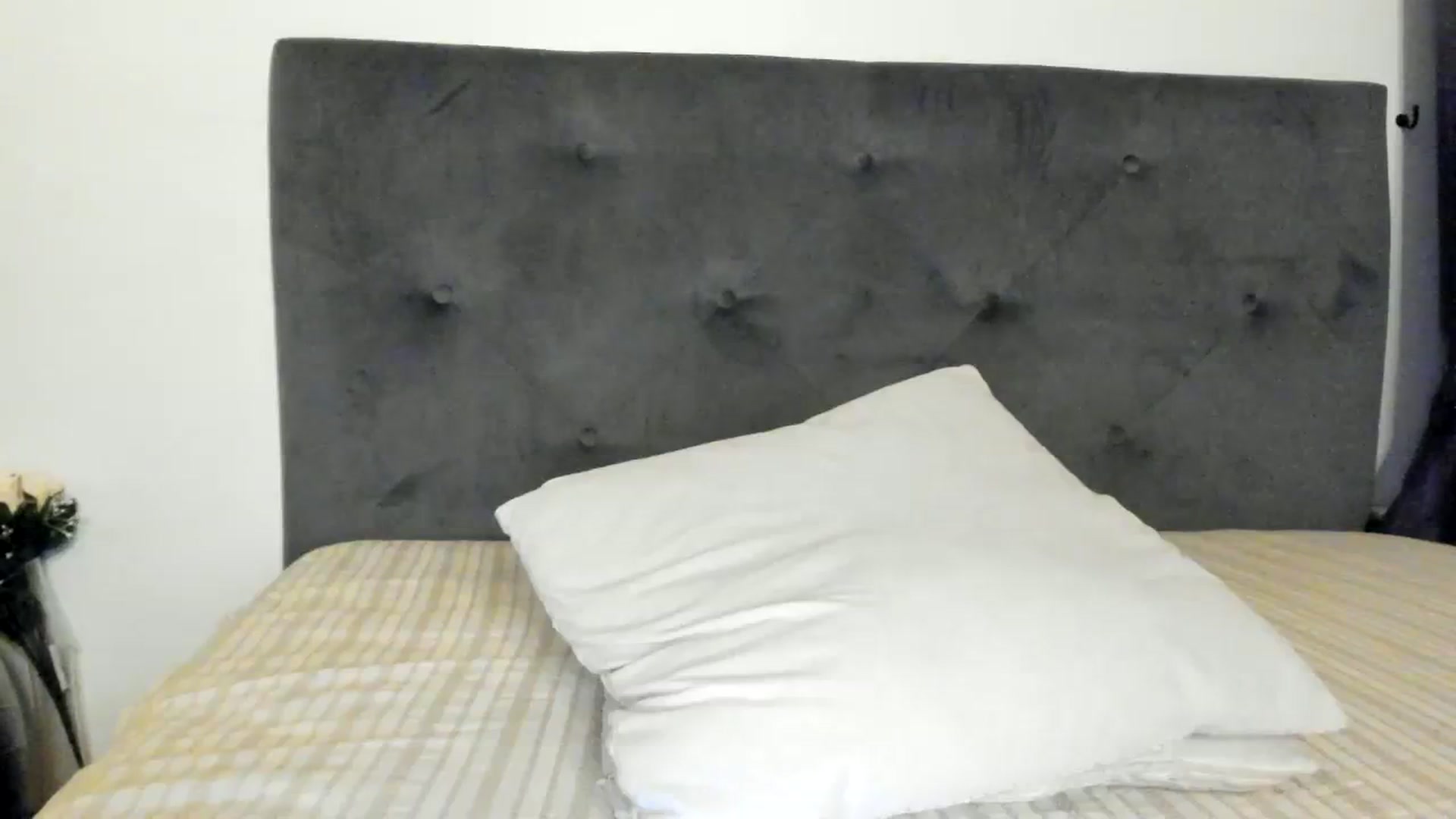 Gallery image thumbnail from SashaLopez's myfreecams stream on, 08/04/2023, 20:17 image 13 of 20