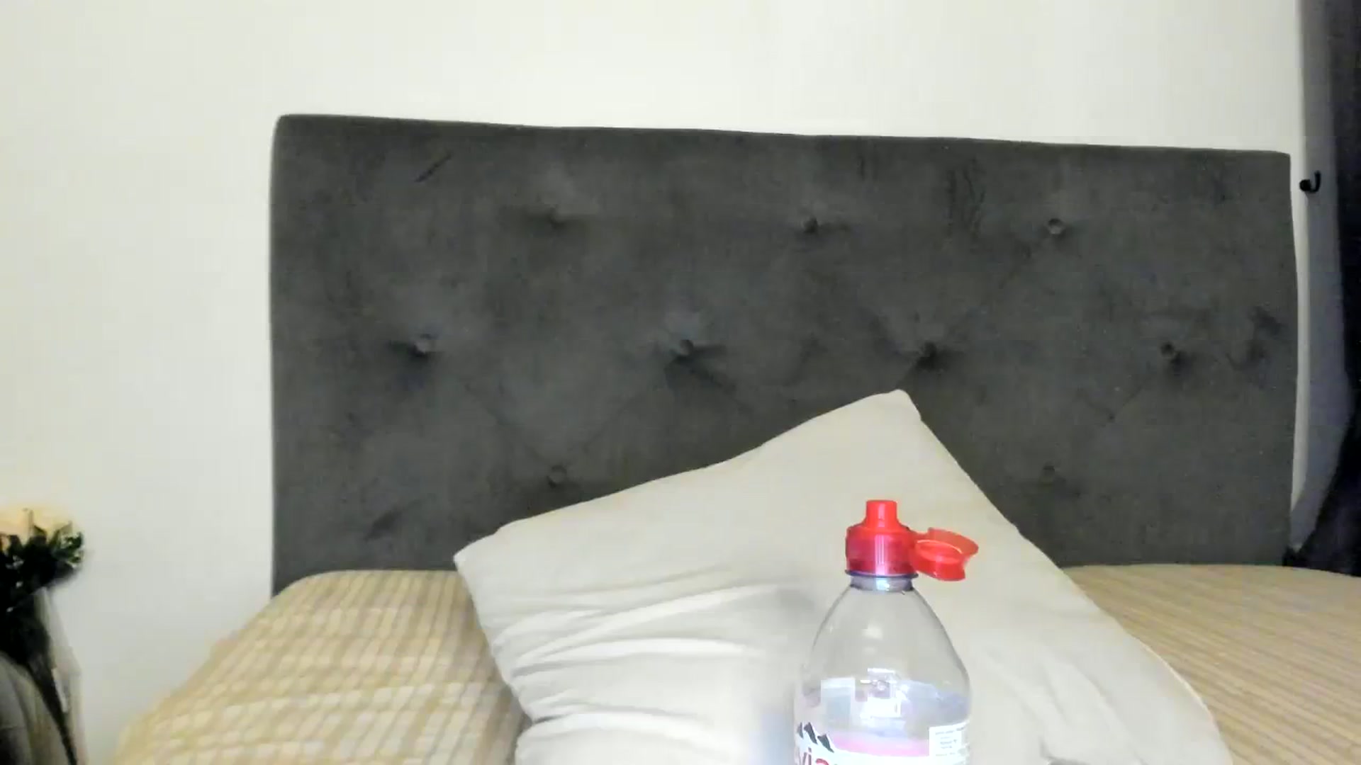 Gallery image thumbnail from SashaLopez's myfreecams stream on, 08/04/2023, 20:17 image 18 of 20