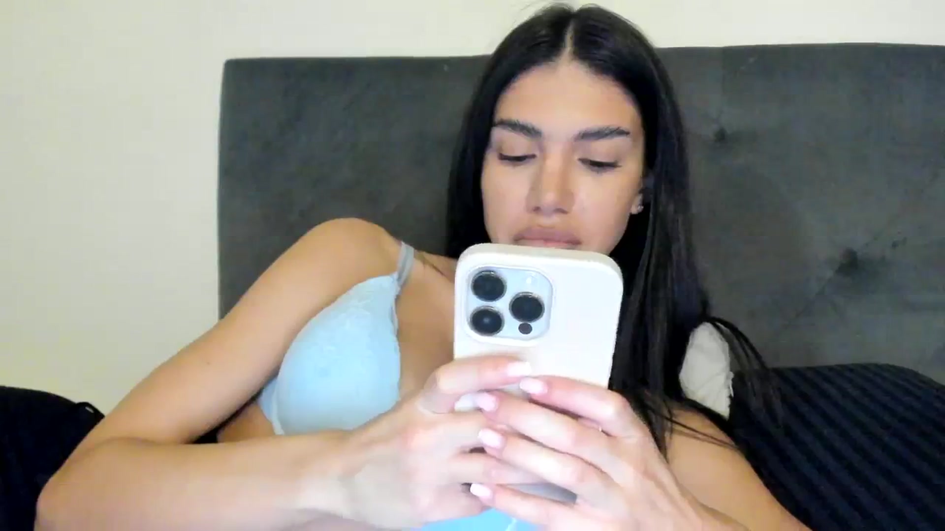 Gallery image thumbnail from SashaLopez's myfreecams stream on, 08/12/2023, 21:35 image 10 of 20