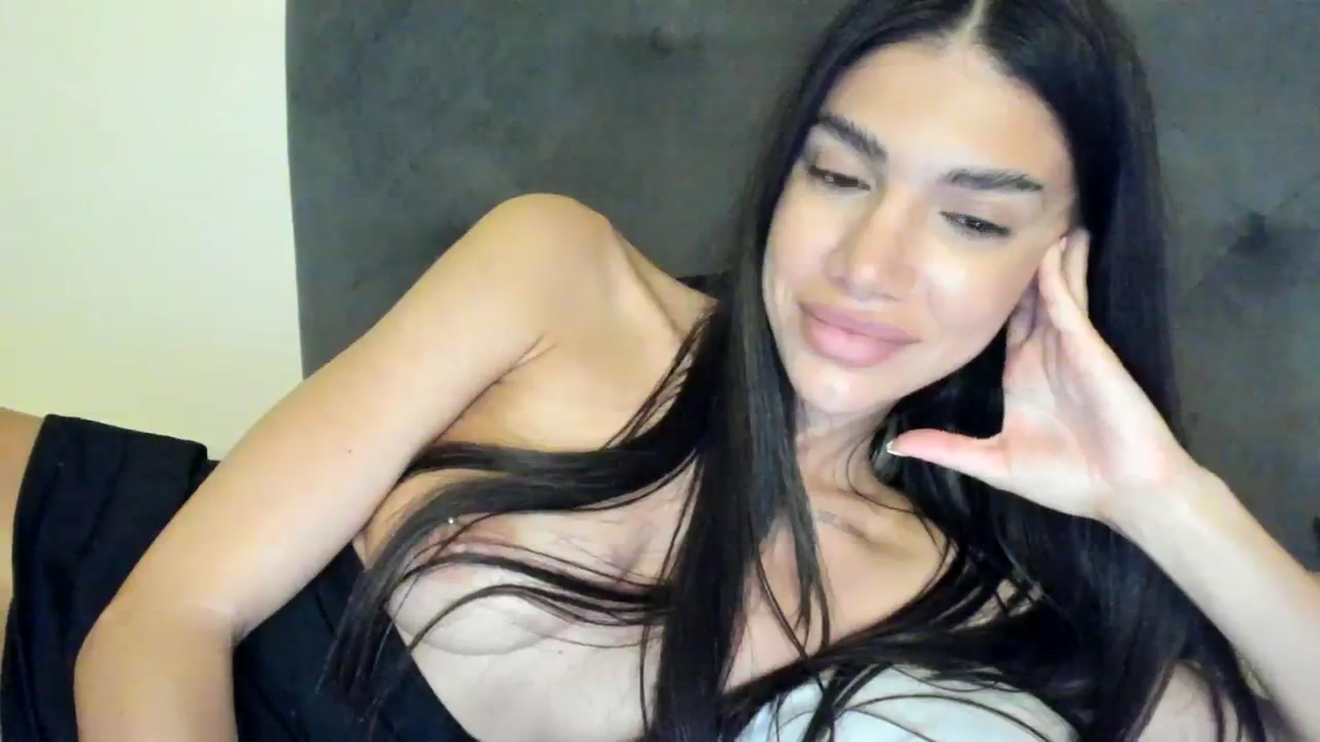 Gallery image thumbnail from SashaLopez's myfreecams stream on, 08/12/2023, 23:44 image 17 of 20