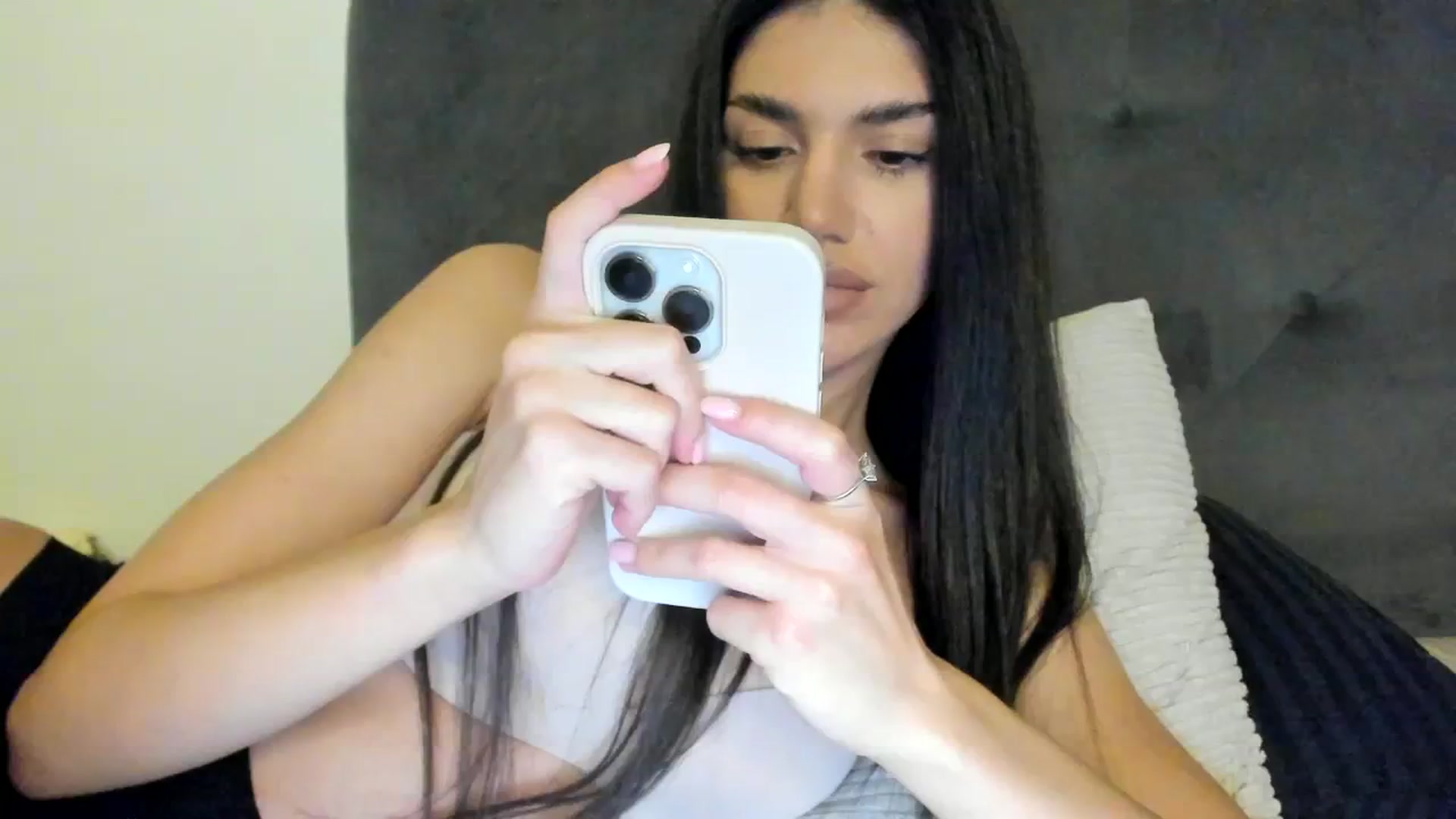 Gallery image thumbnail from SashaLopez's myfreecams stream on, 08/22/2023, 20:08 image 15 of 20