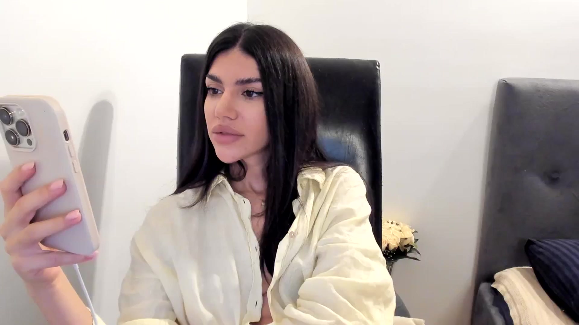 Gallery image thumbnail from SashaLopez's myfreecams stream on, 09/07/2023, 22:03 image 13 of 20