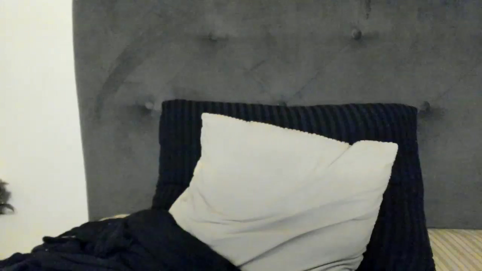 Gallery image thumbnail from SashaLopez's myfreecams stream on, 09/19/2023, 23:14 image 6 of 20