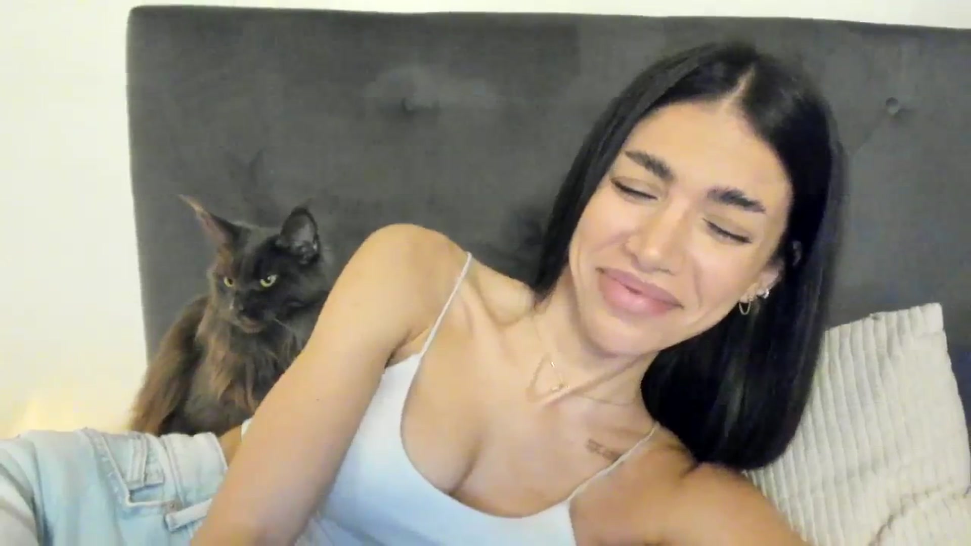 Gallery image thumbnail from SashaLopez's myfreecams stream on, 10/03/2023, 21:30 image 10 of 20