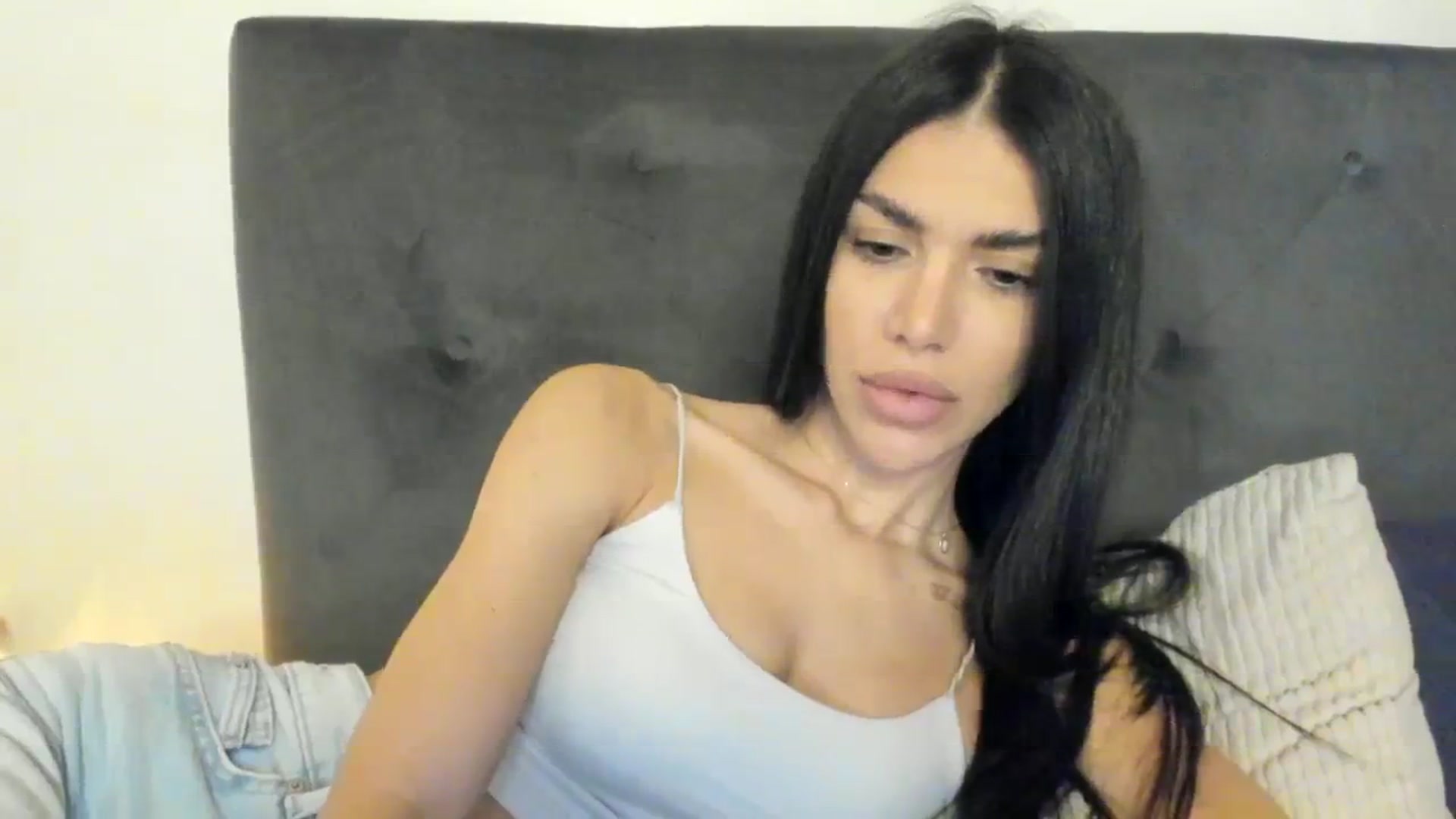 Gallery image thumbnail from SashaLopez's myfreecams stream on, 10/03/2023, 21:30 image 5 of 20