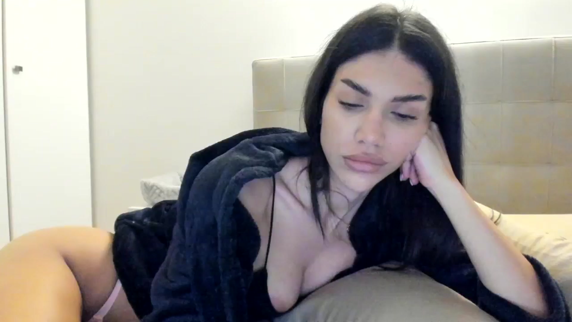 Gallery image thumbnail from SashaLopez's myfreecams stream on, 10/05/2023, 19:54 image 11 of 20
