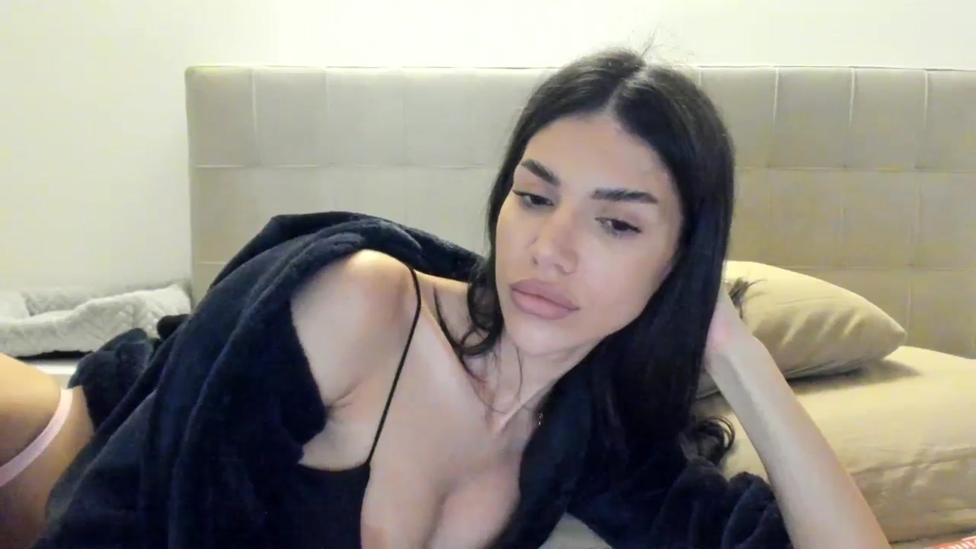 Gallery image thumbnail from SashaLopez's myfreecams stream on, 10/05/2023, 19:54 image 6 of 20