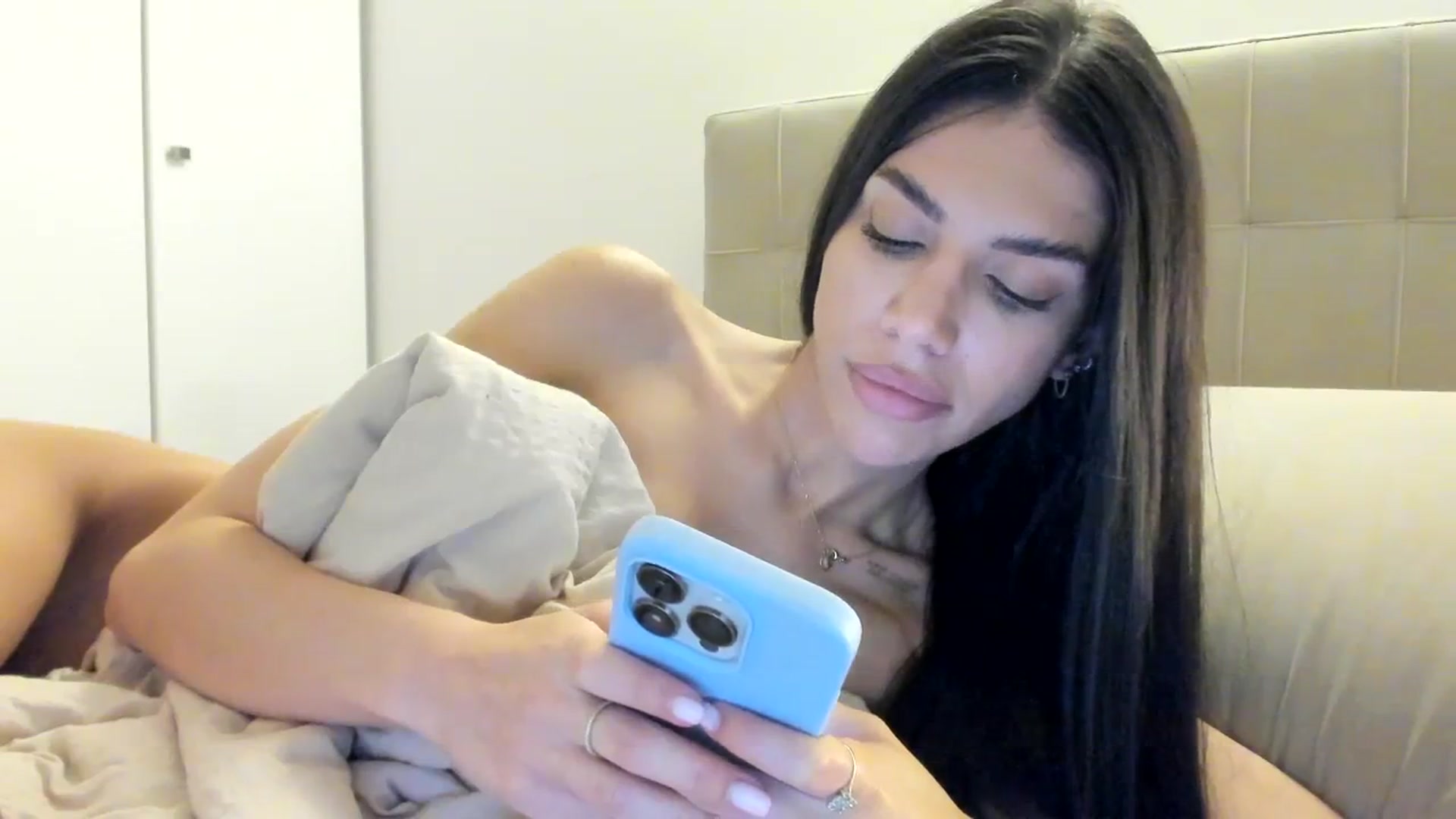 Gallery image thumbnail from SashaLopez's myfreecams stream on, 10/06/2023, 21:46 image 7 of 20