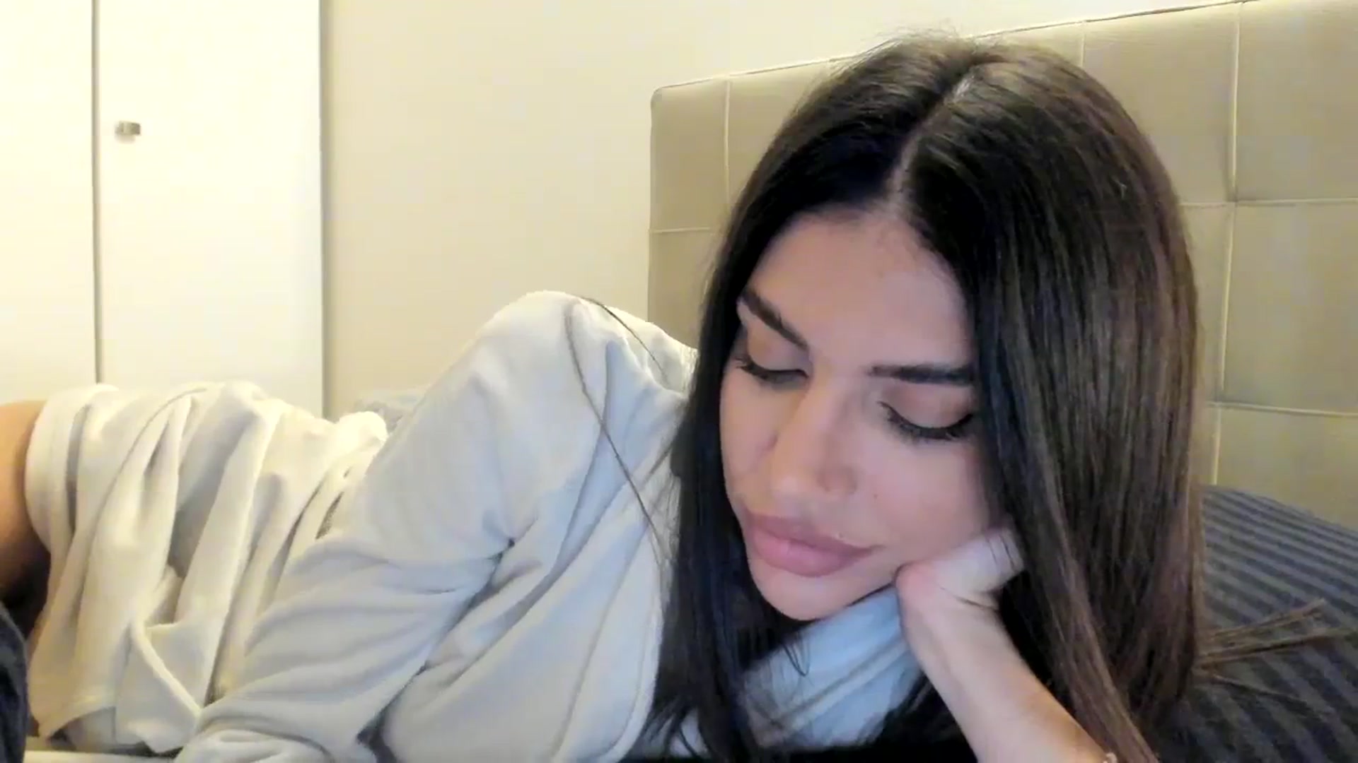 Gallery image thumbnail from SashaLopez's myfreecams stream on, 10/11/2023, 22:39 image 4 of 20