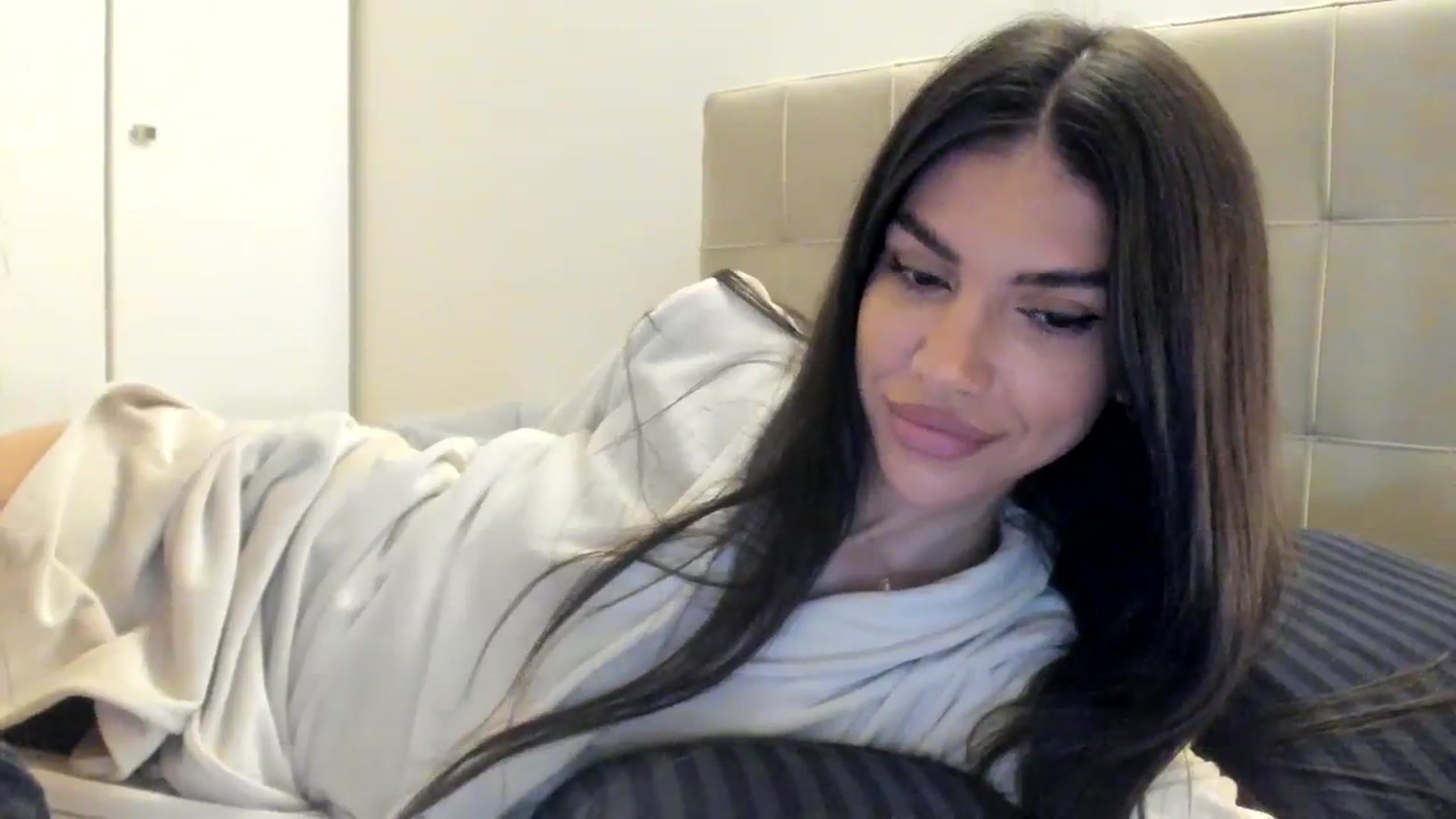 Gallery image thumbnail from SashaLopez's myfreecams stream on, 10/11/2023, 22:39 image 3 of 20