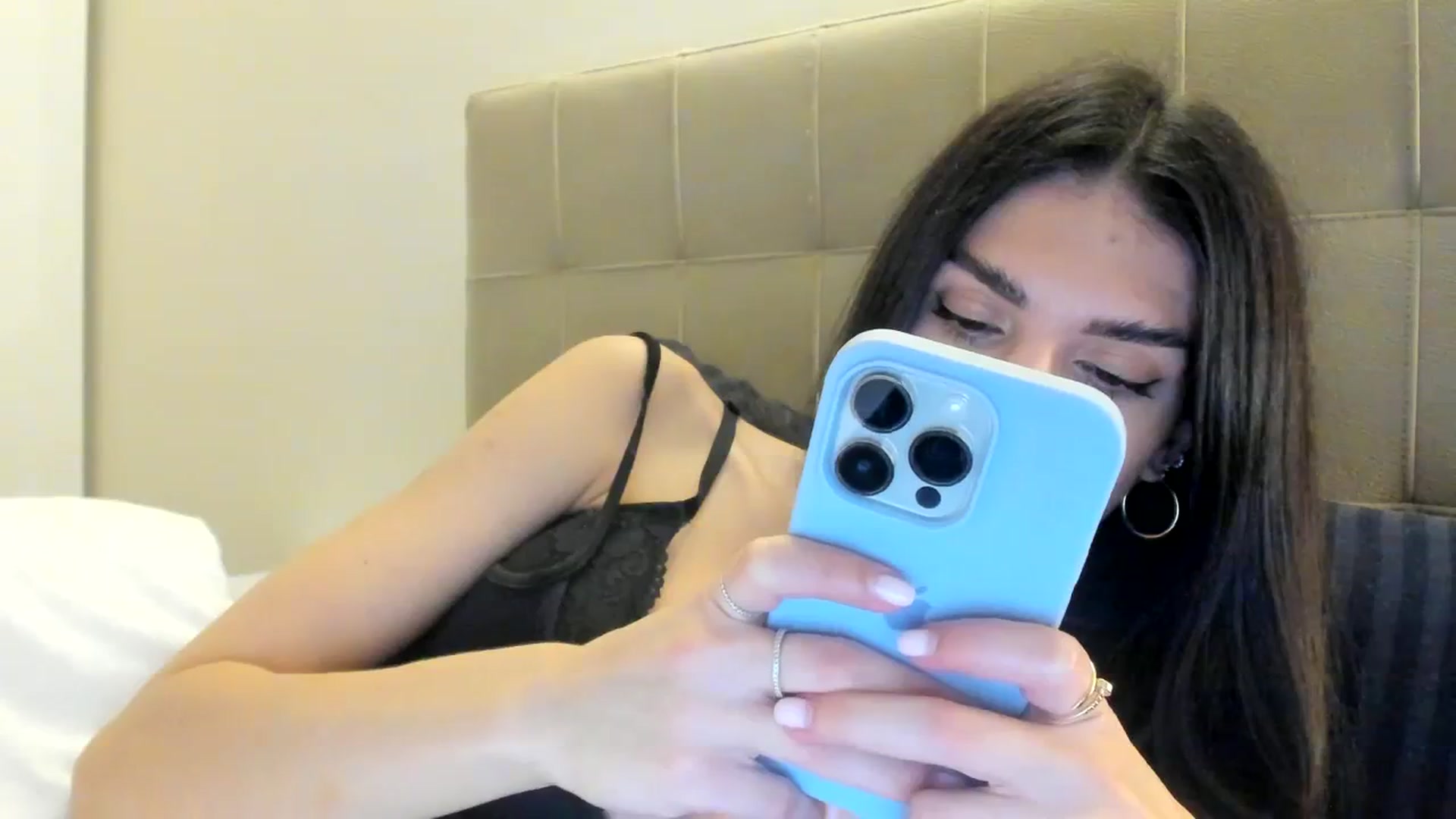 Gallery image thumbnail from SashaLopez's myfreecams stream on, 10/13/2023, 22:17 image 9 of 20