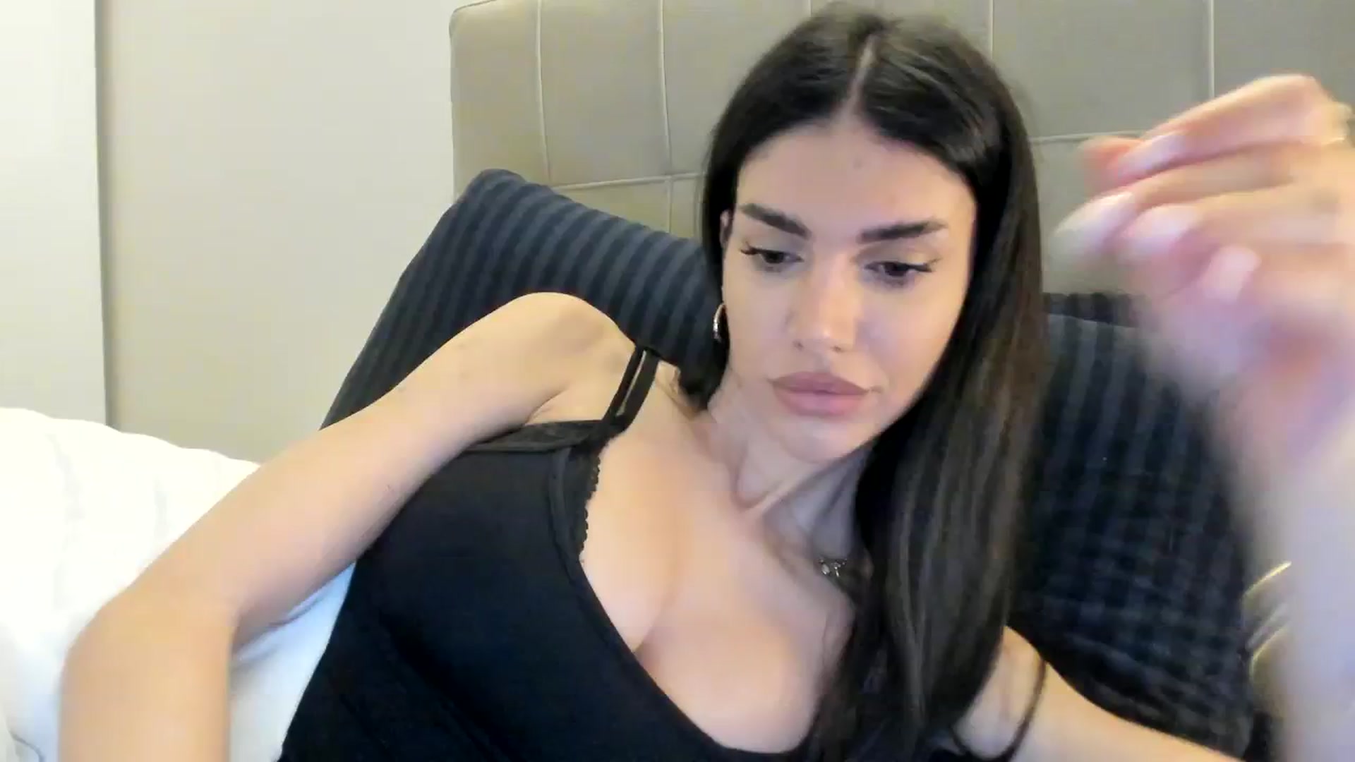 Gallery image thumbnail from SashaLopez's myfreecams stream on, 10/13/2023, 22:17 image 1 of 20